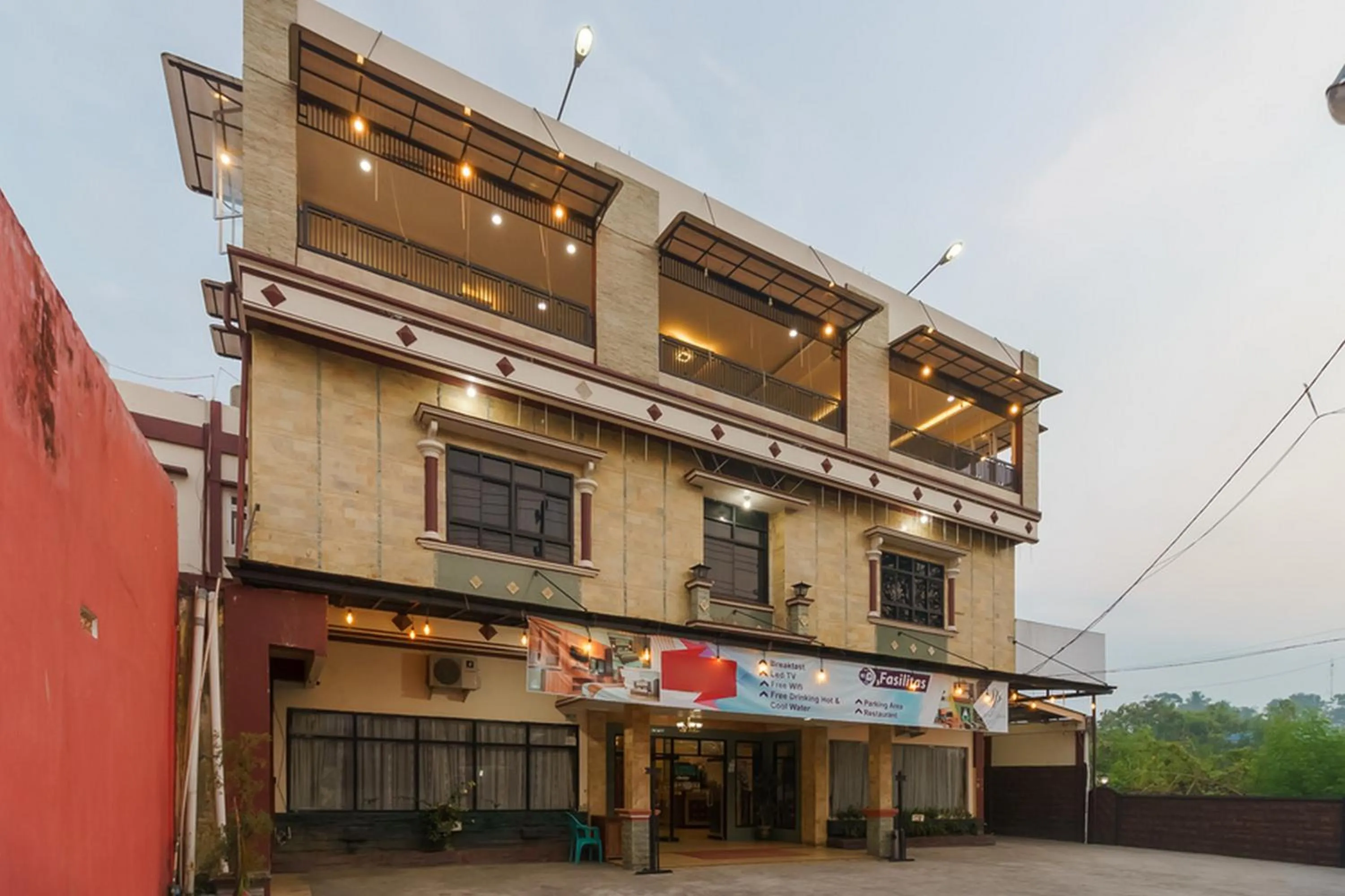 Property building in RedDoorz Plus @ Hotel Sempurna Watervang Lubuk Linggau