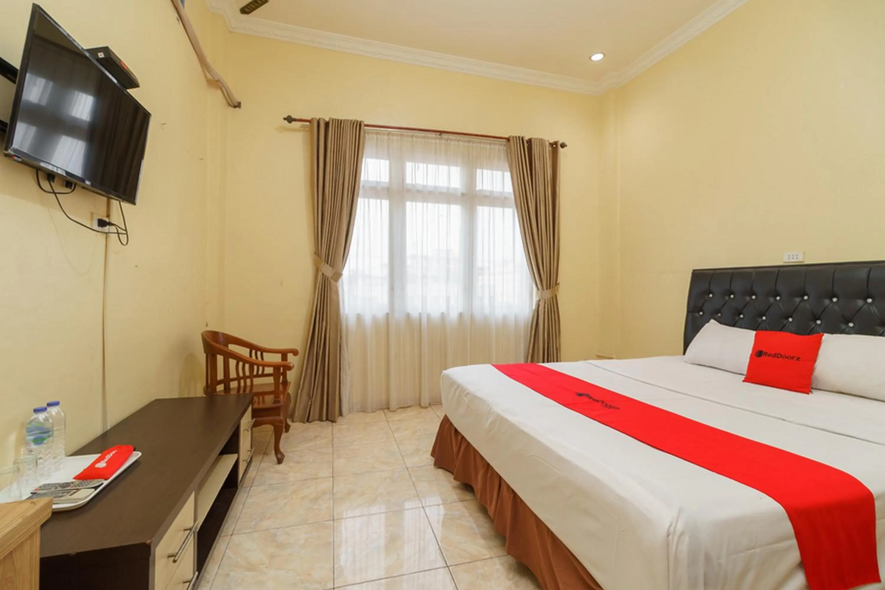 Bedroom, Bed in RedDoorz Plus @ Hotel Sempurna Watervang Lubuk Linggau