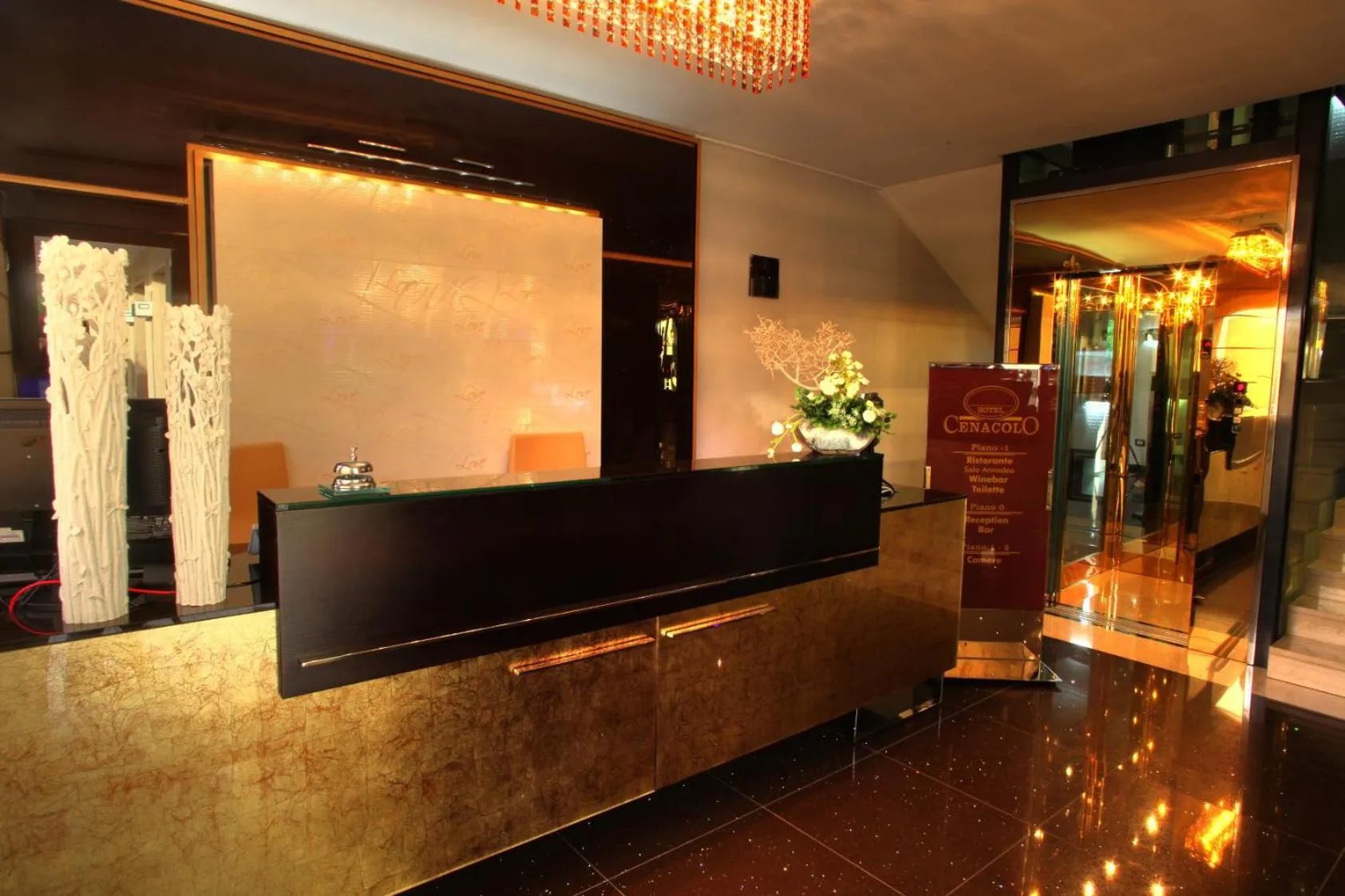Lobby or reception in Hotel Cenacolo