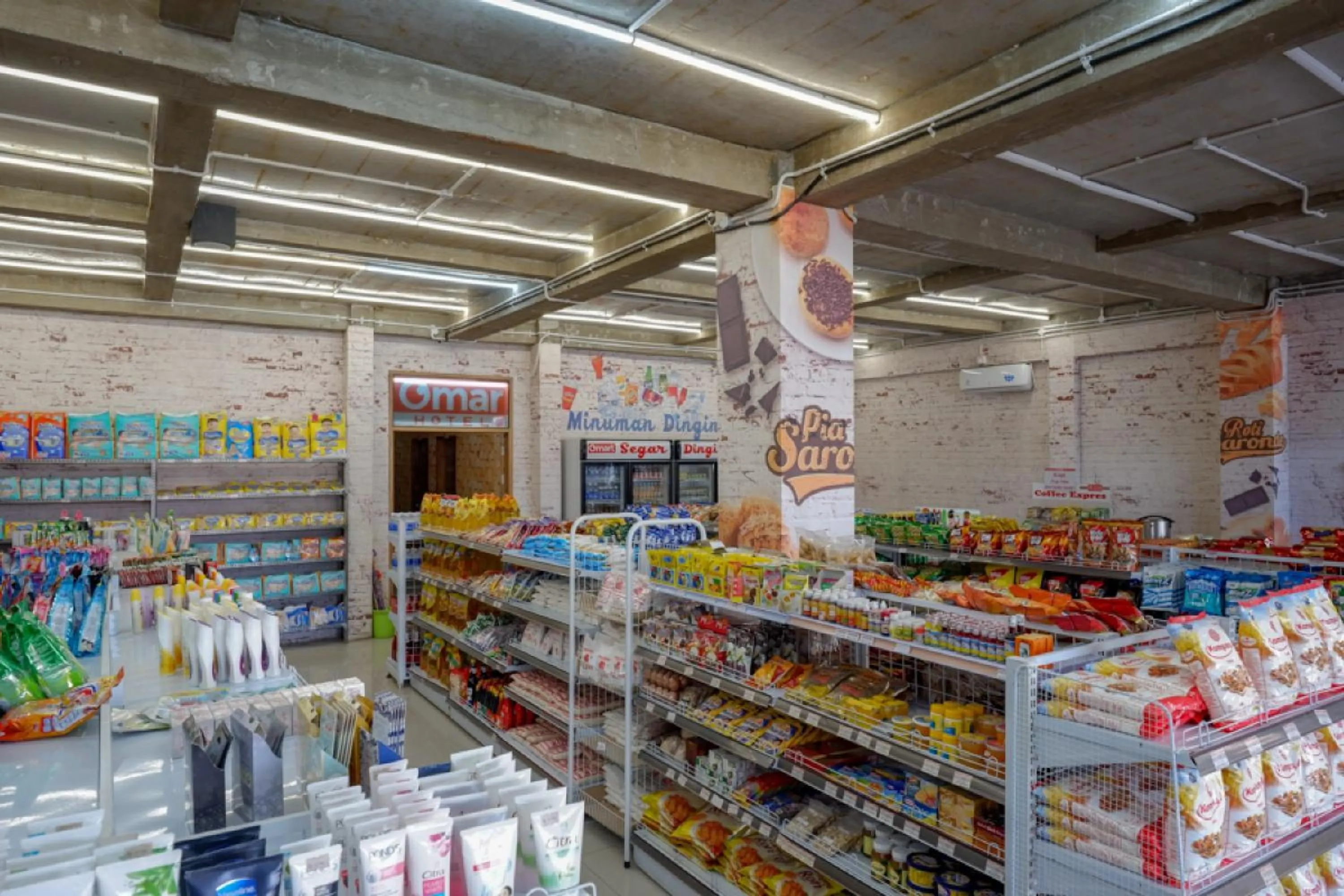 Supermarket/grocery shop in RedDoorz Syariah near Universitas Negeri Gorontalo 2