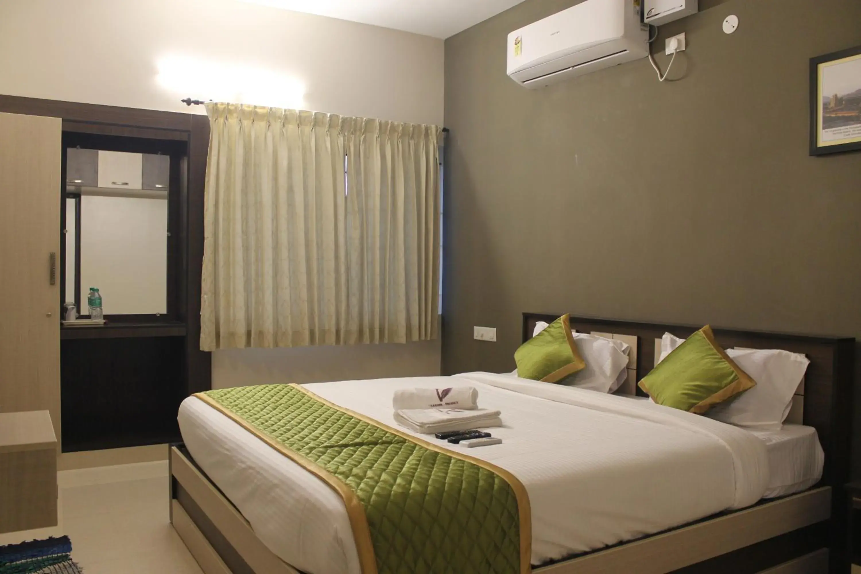 Double Room - single occupancy in Viswa Residency by Azalea Double Room - single occupancy in Viswa Residency by Azalea