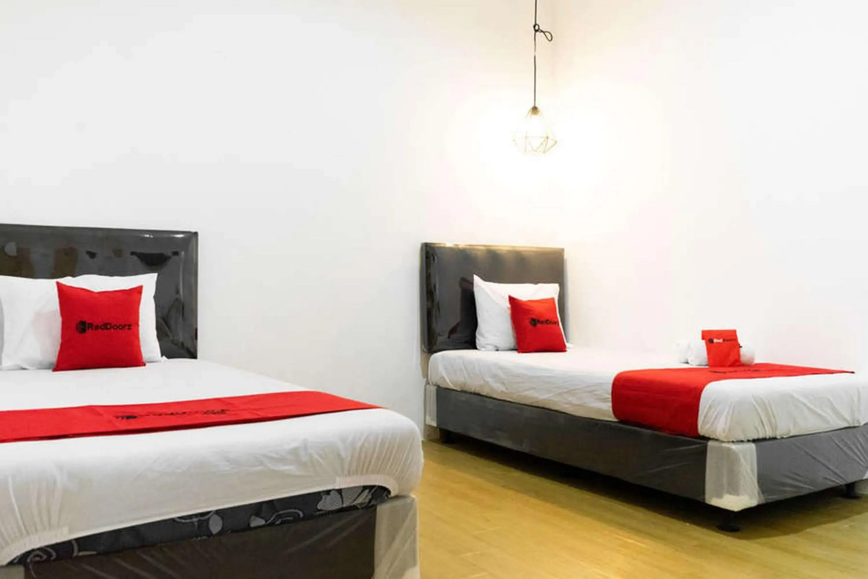 Twin Room in RedDoorz near Sam Poo Kong 3 Semarang Twin Room in RedDoorz near Sam Poo Kong 3 Semarang