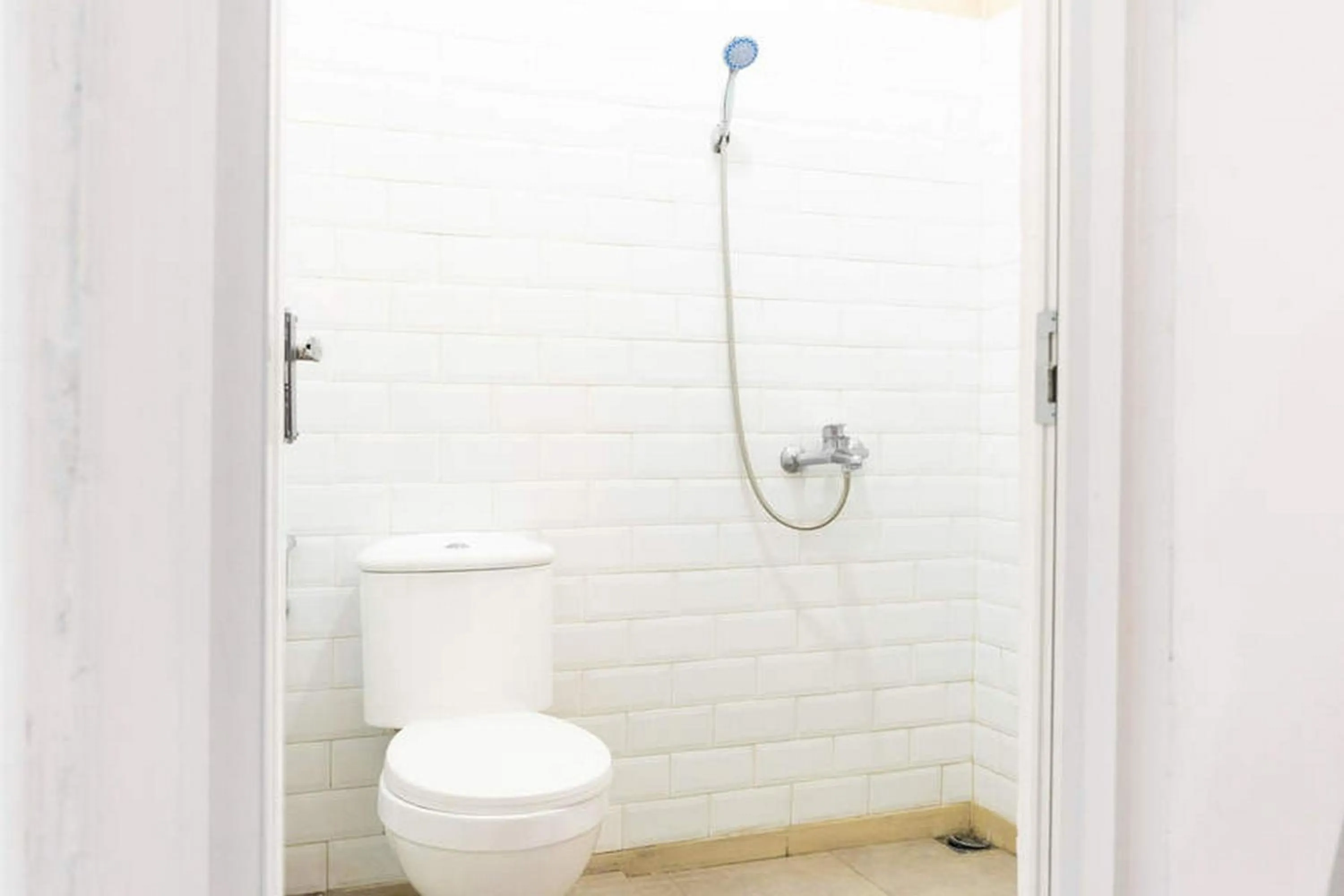 Bathroom in RedDoorz near Sam Poo Kong 3 Semarang