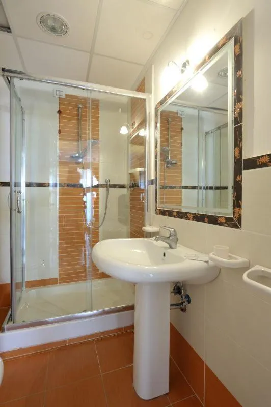 Shower in Santa Monica Resort