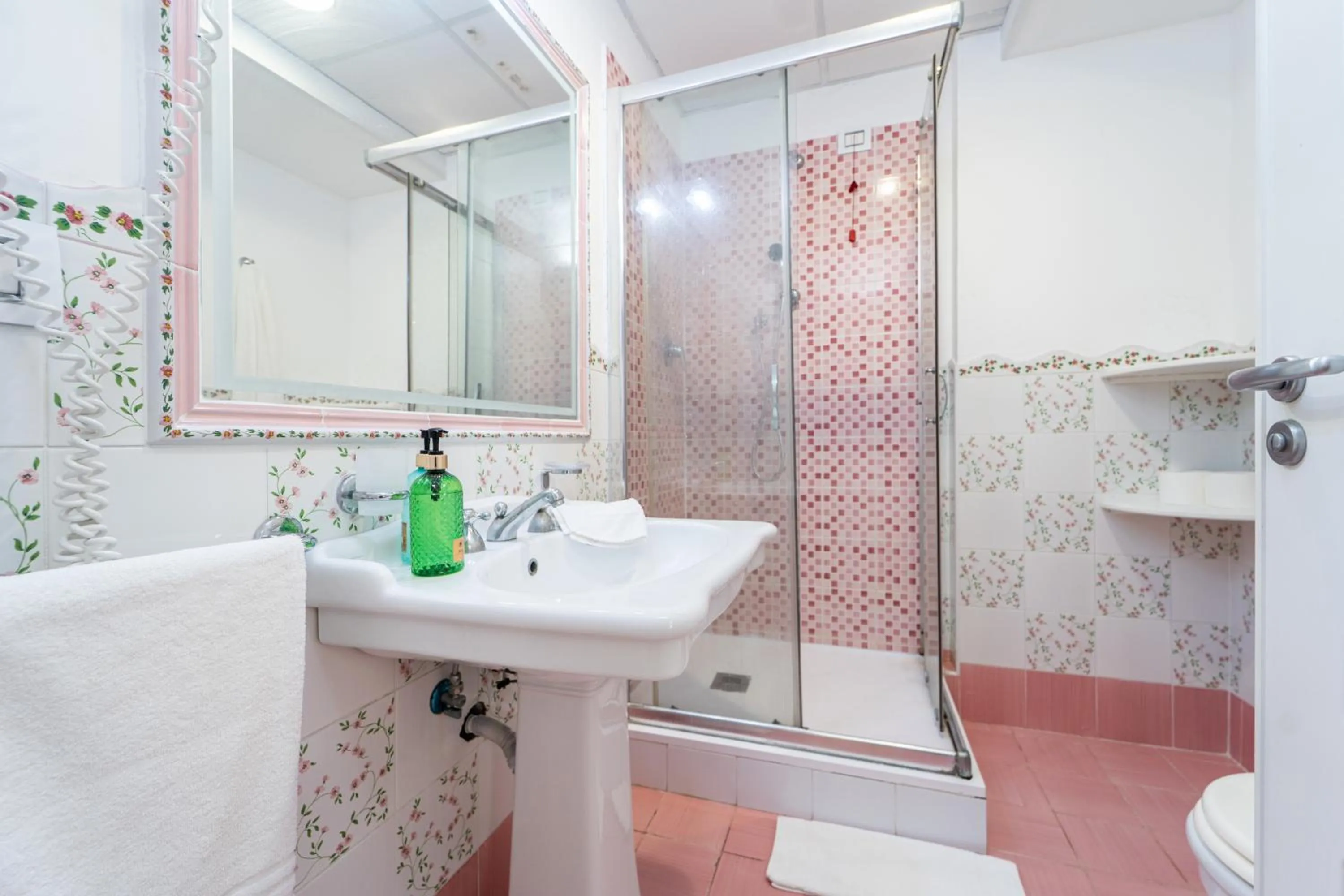 Shower in Santa Monica Resort