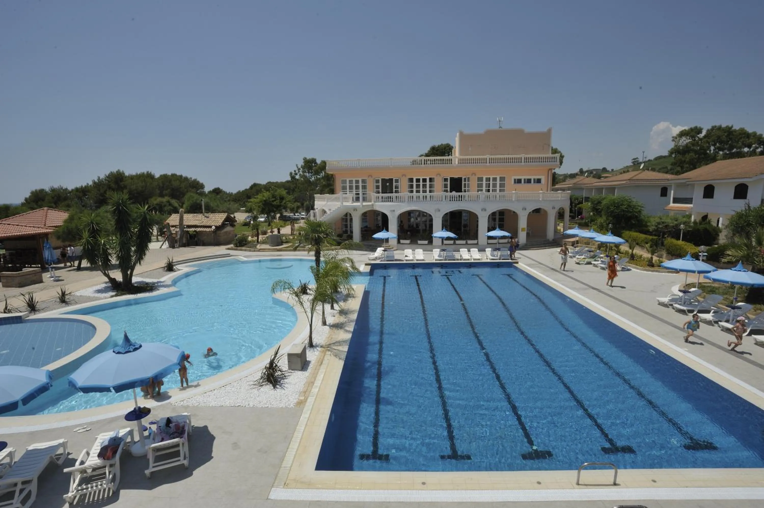 Restaurant/places to eat in Santa Monica Resort