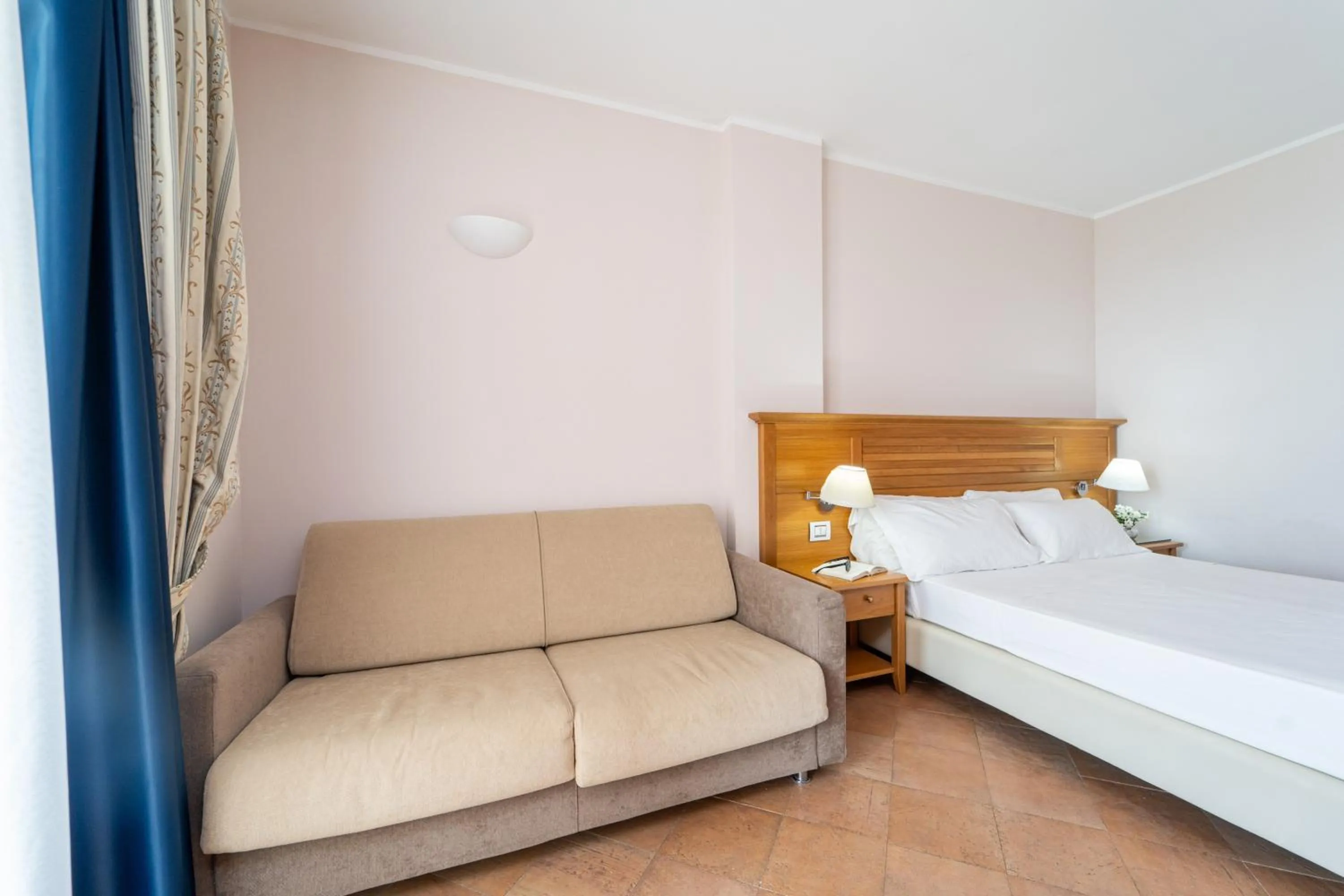 Bed in Santa Monica Resort