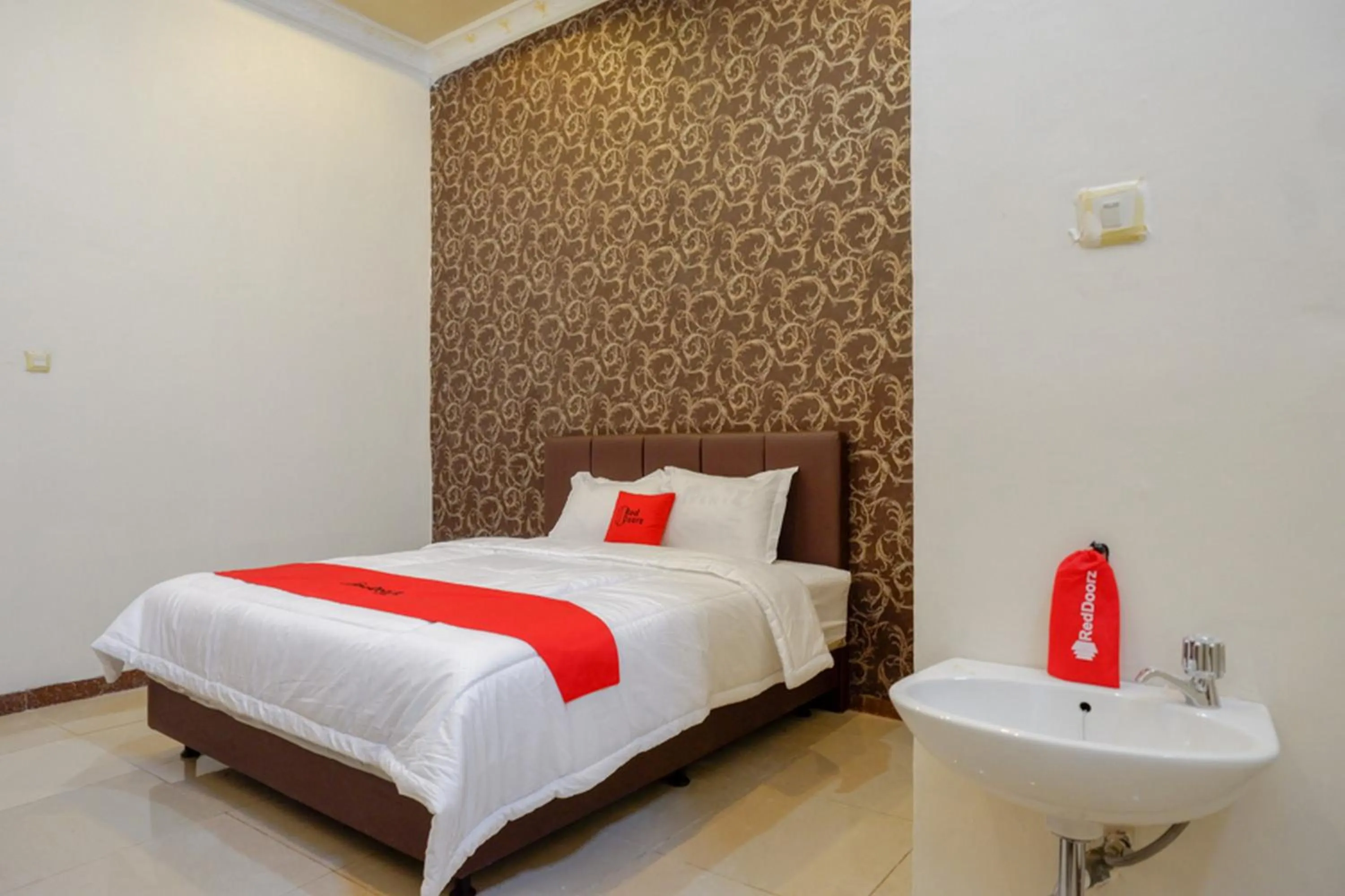 RedDoorz @ Jalan Pattimura Palu