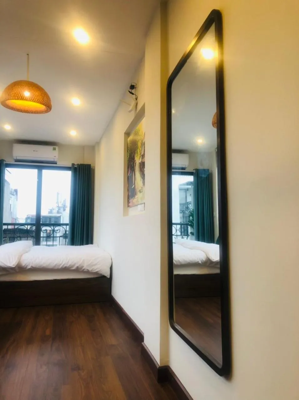 Photo of the whole room, Bed in Graffiti Hotel