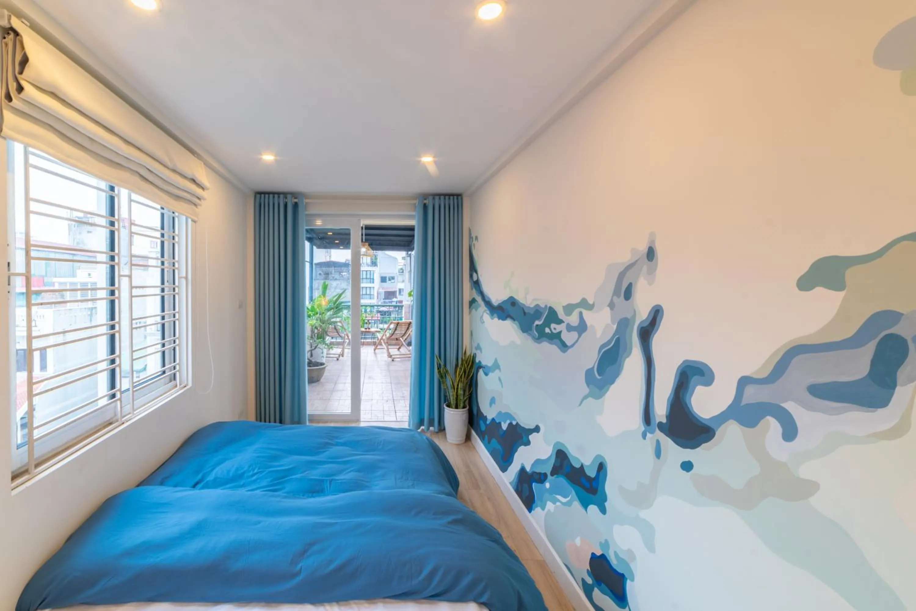 Balcony/Terrace, Bed in Graffiti Hotel