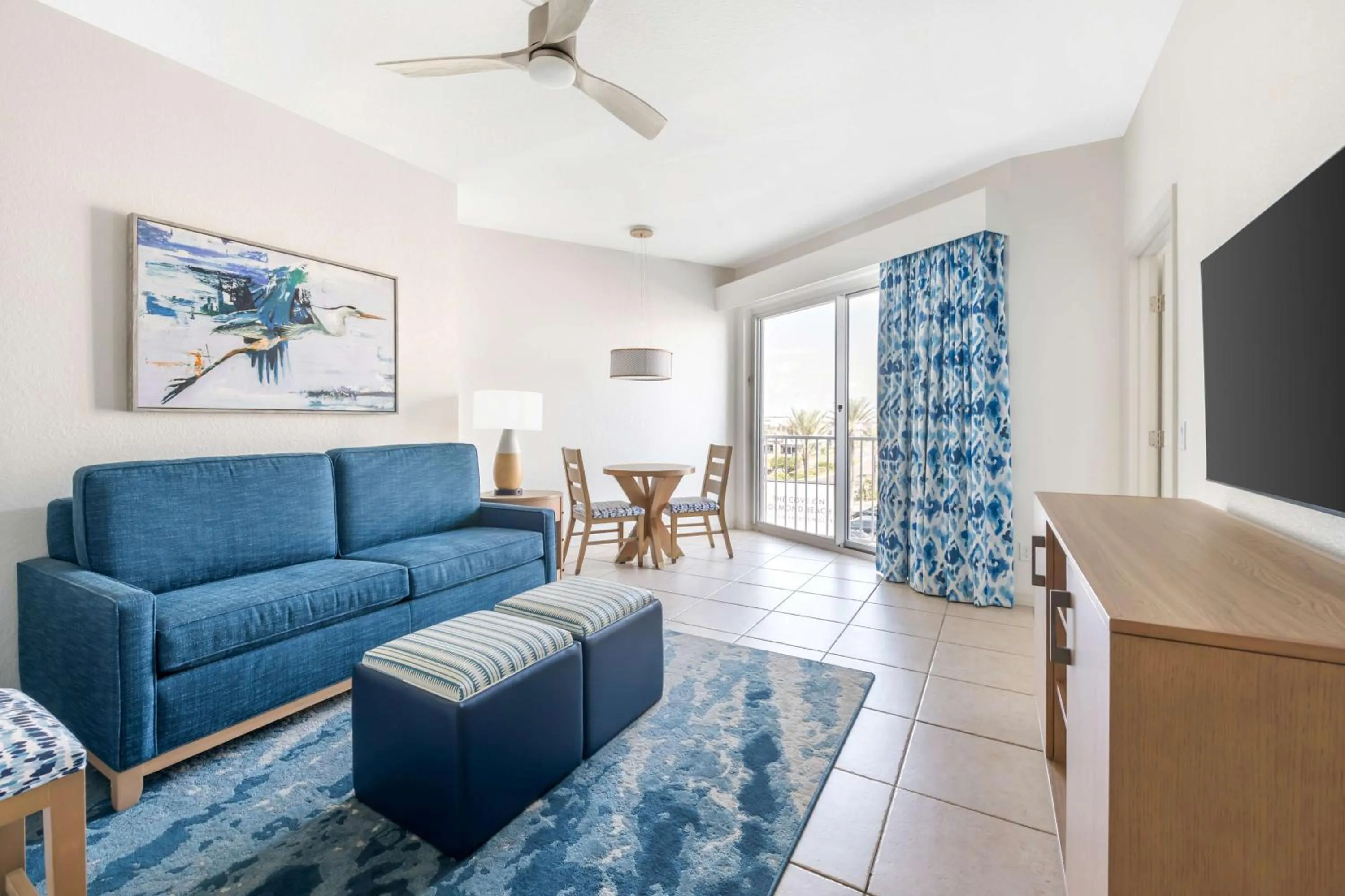Living room in Hilton Vacation Club The Cove on Ormond Beach
