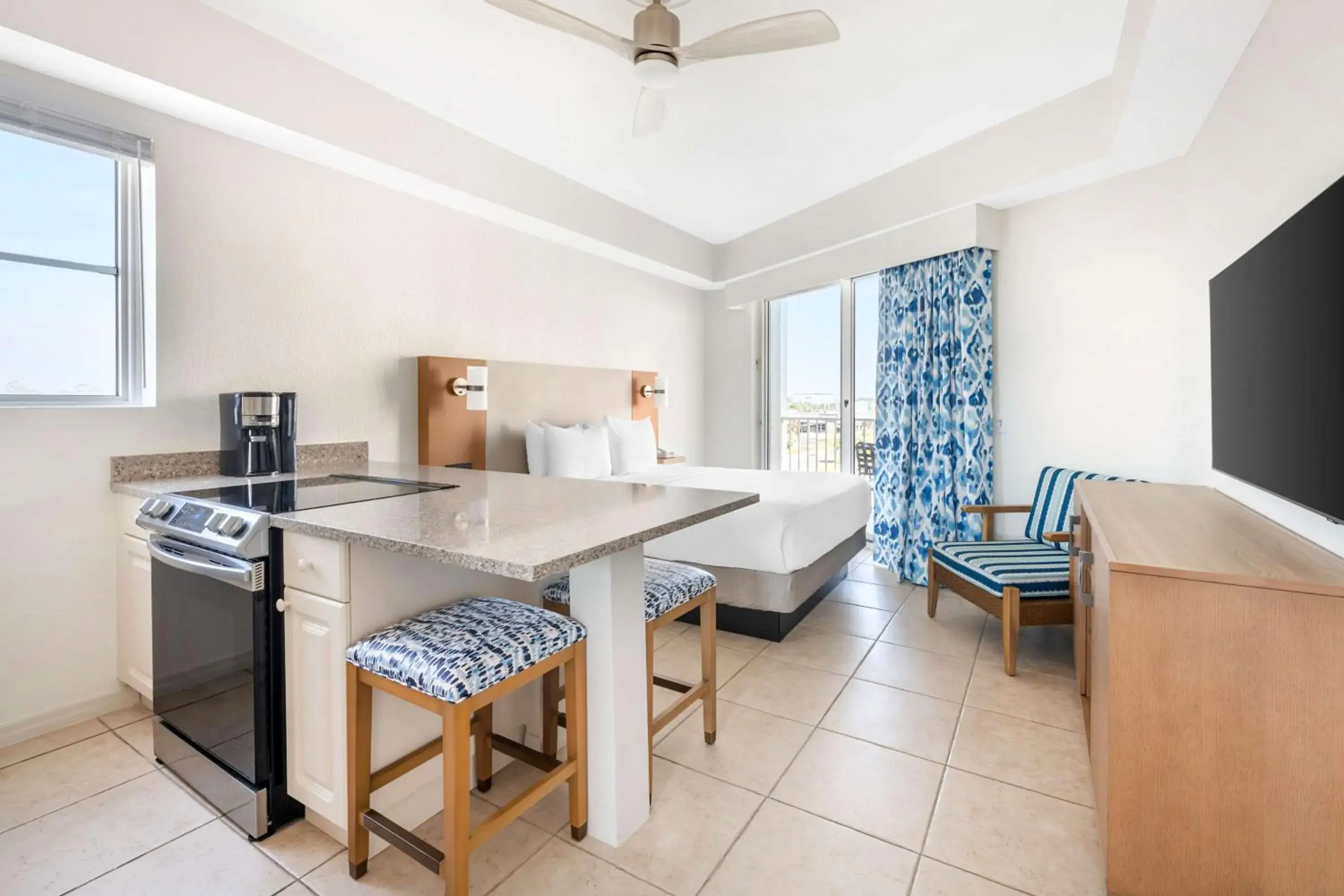 STUDIO 1 QUEEN WITH BALCONY in Hilton Vacation Club The Cove on Ormond Beach STUDIO 1 QUEEN WITH BALCONY in Hilton Vacation Club The Cove on Ormond Beach