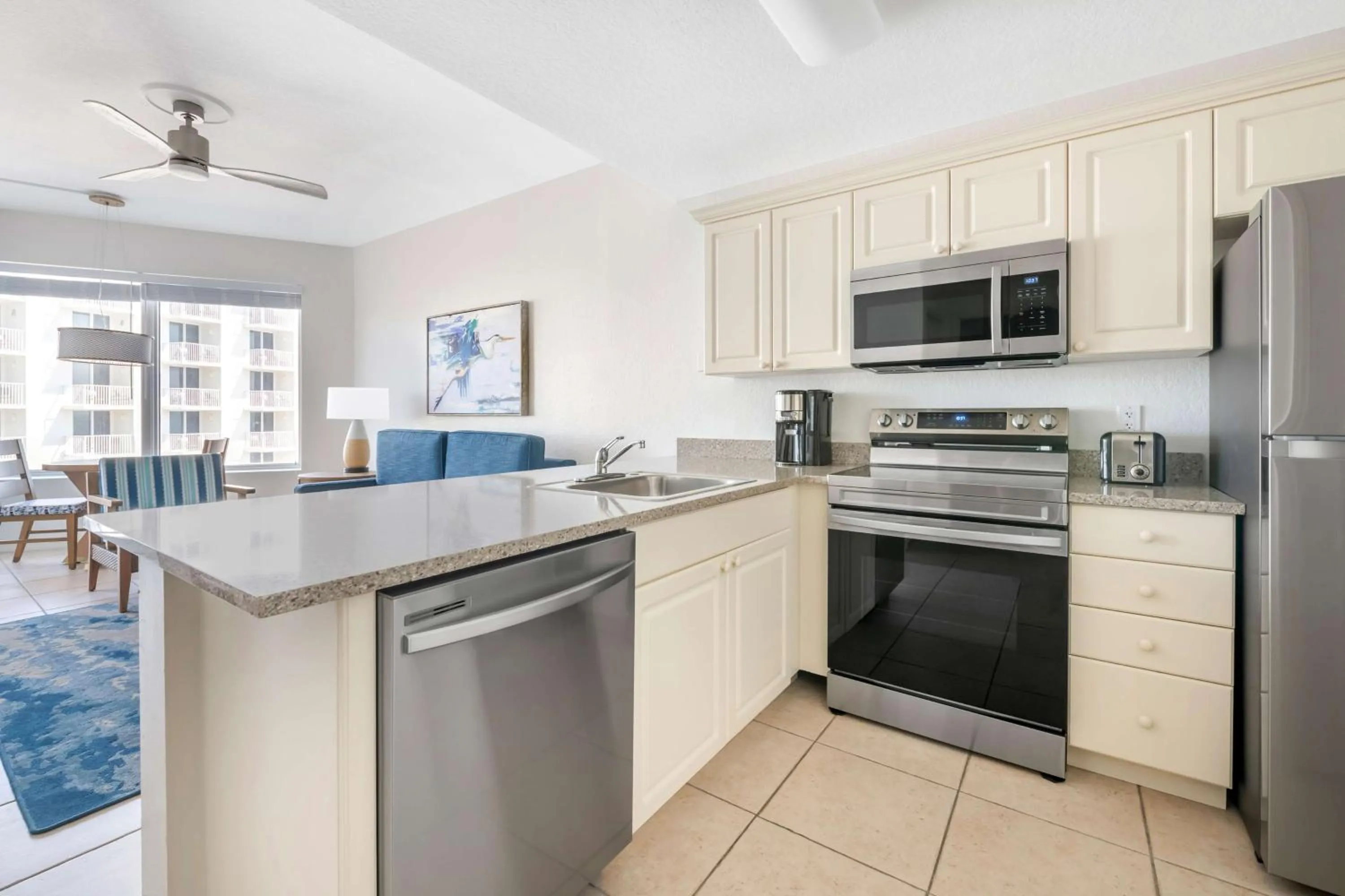 Kitchen or kitchenette in Hilton Vacation Club The Cove on Ormond Beach