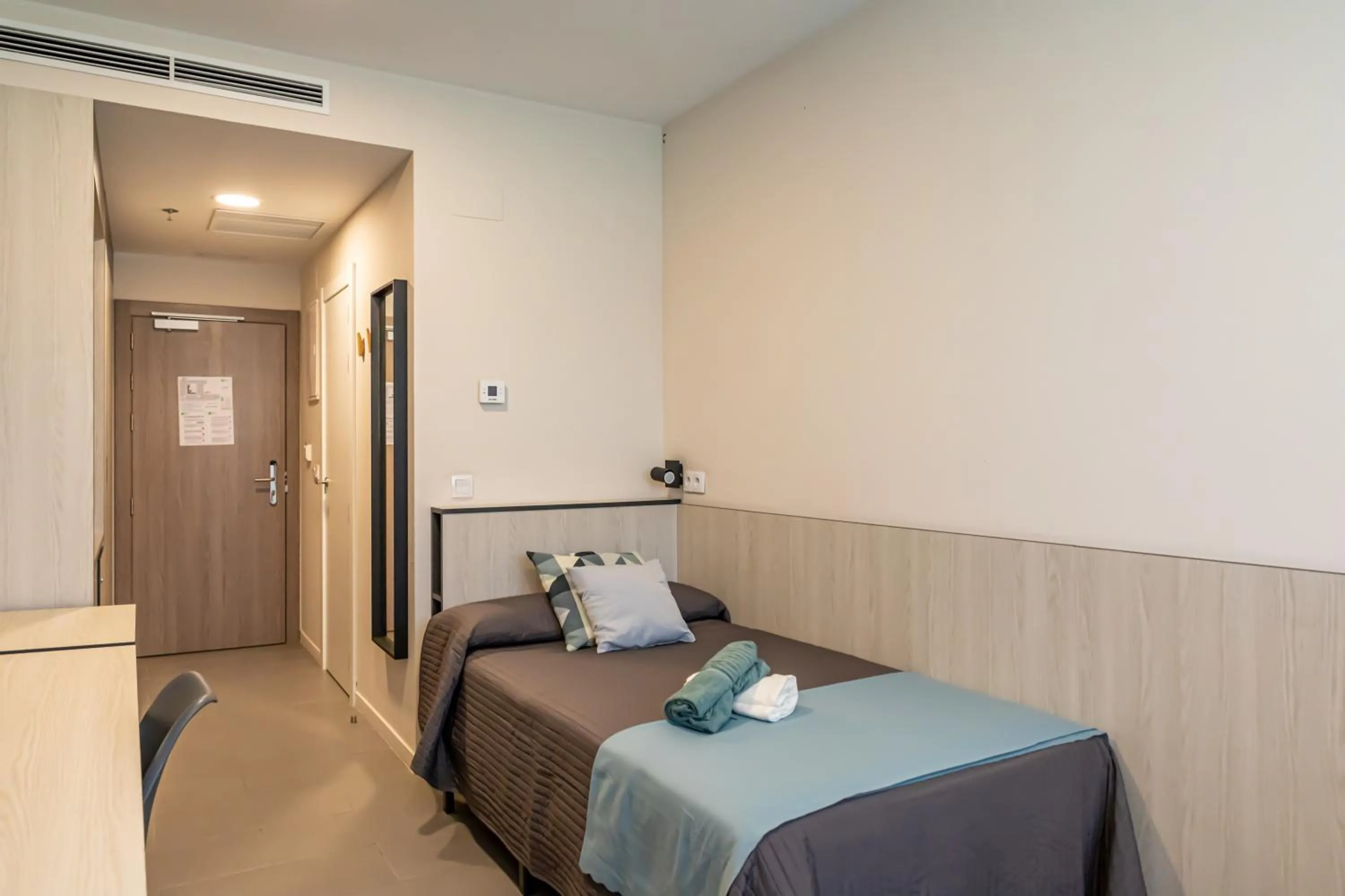 Photo of the whole room, Bed in Residencia Universitaria Resa Campus Málaga