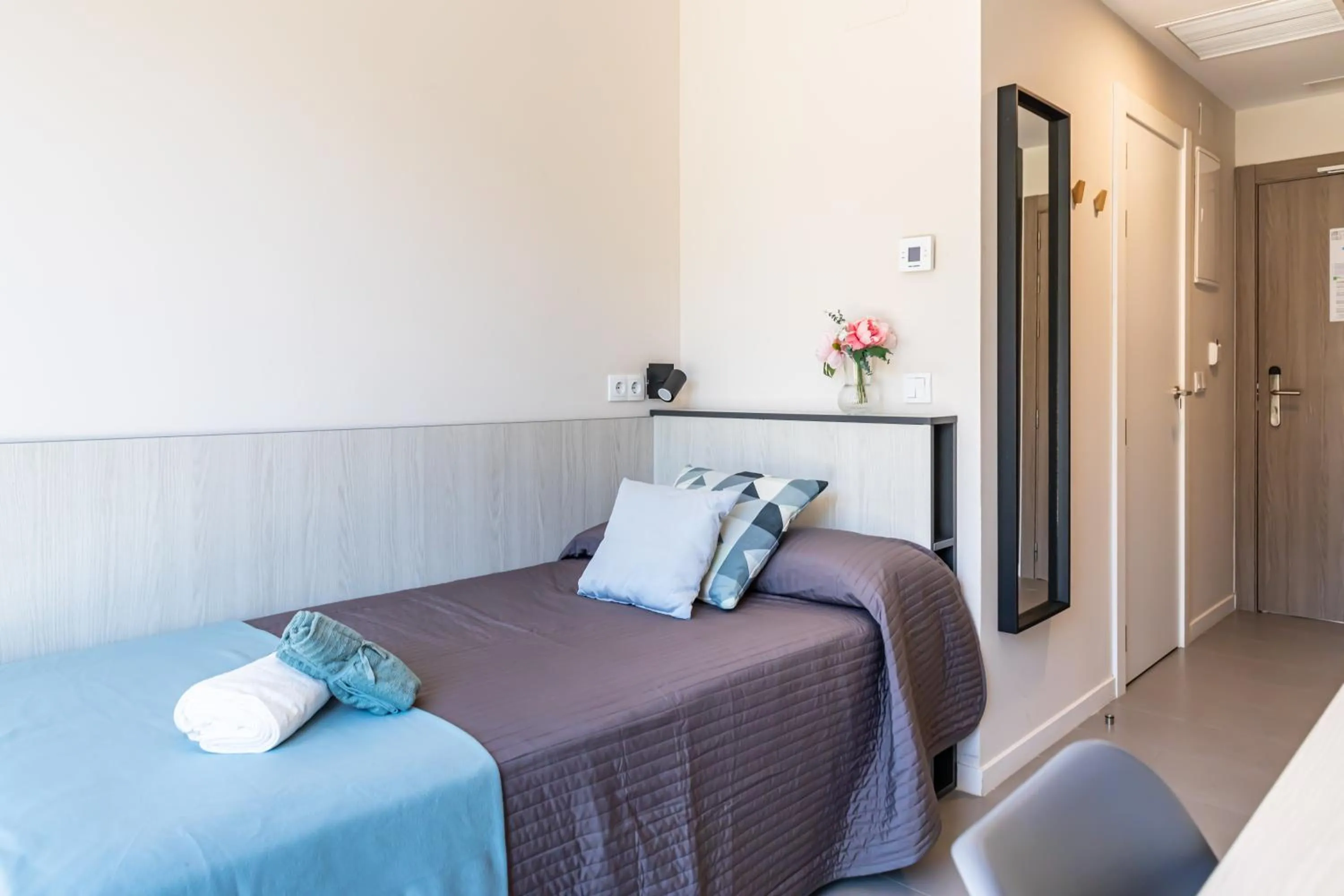 Photo of the whole room, Bed in Residencia Universitaria Resa Campus Málaga