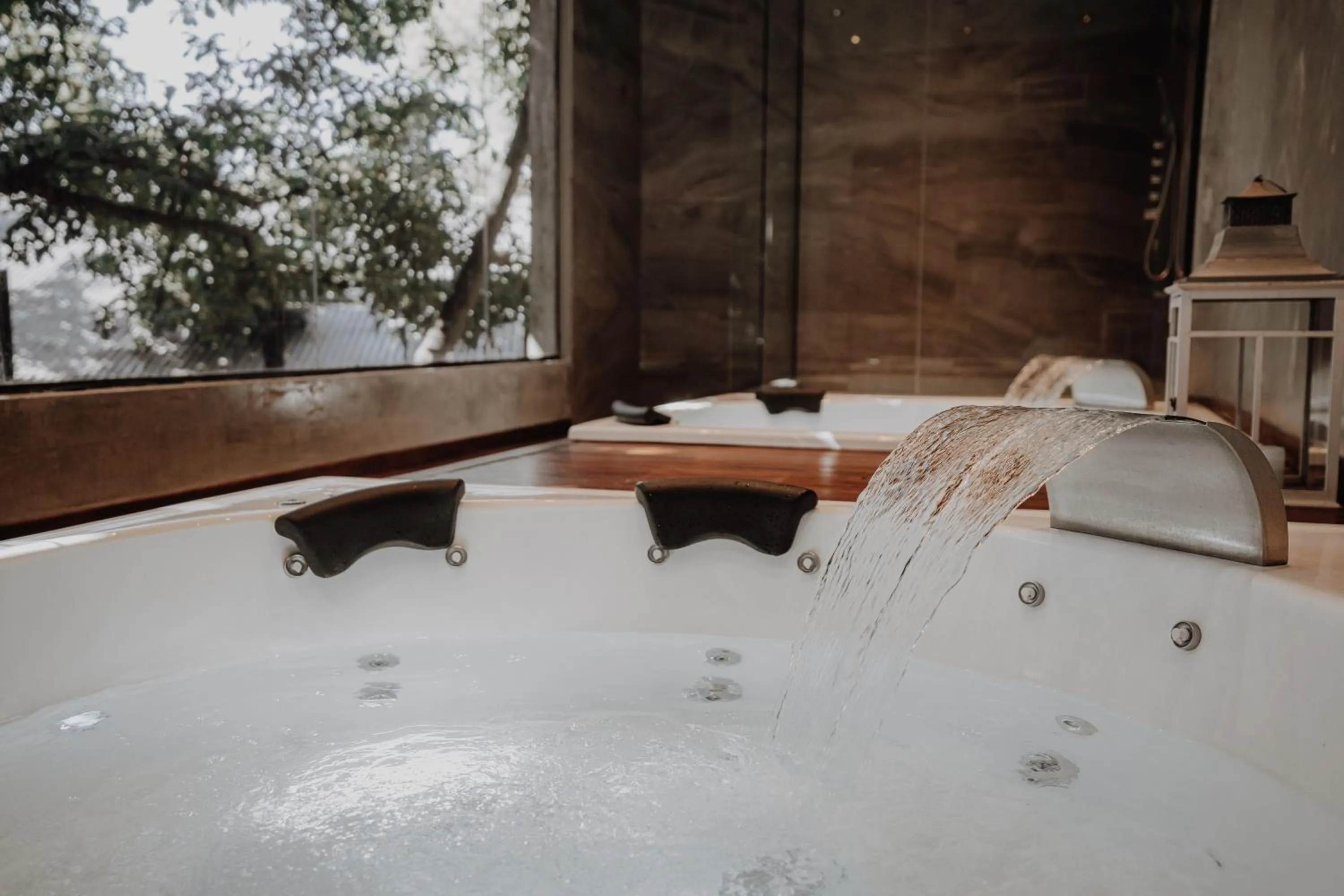 Hot Tub in La Urumpta Hotel, AKEN MIND