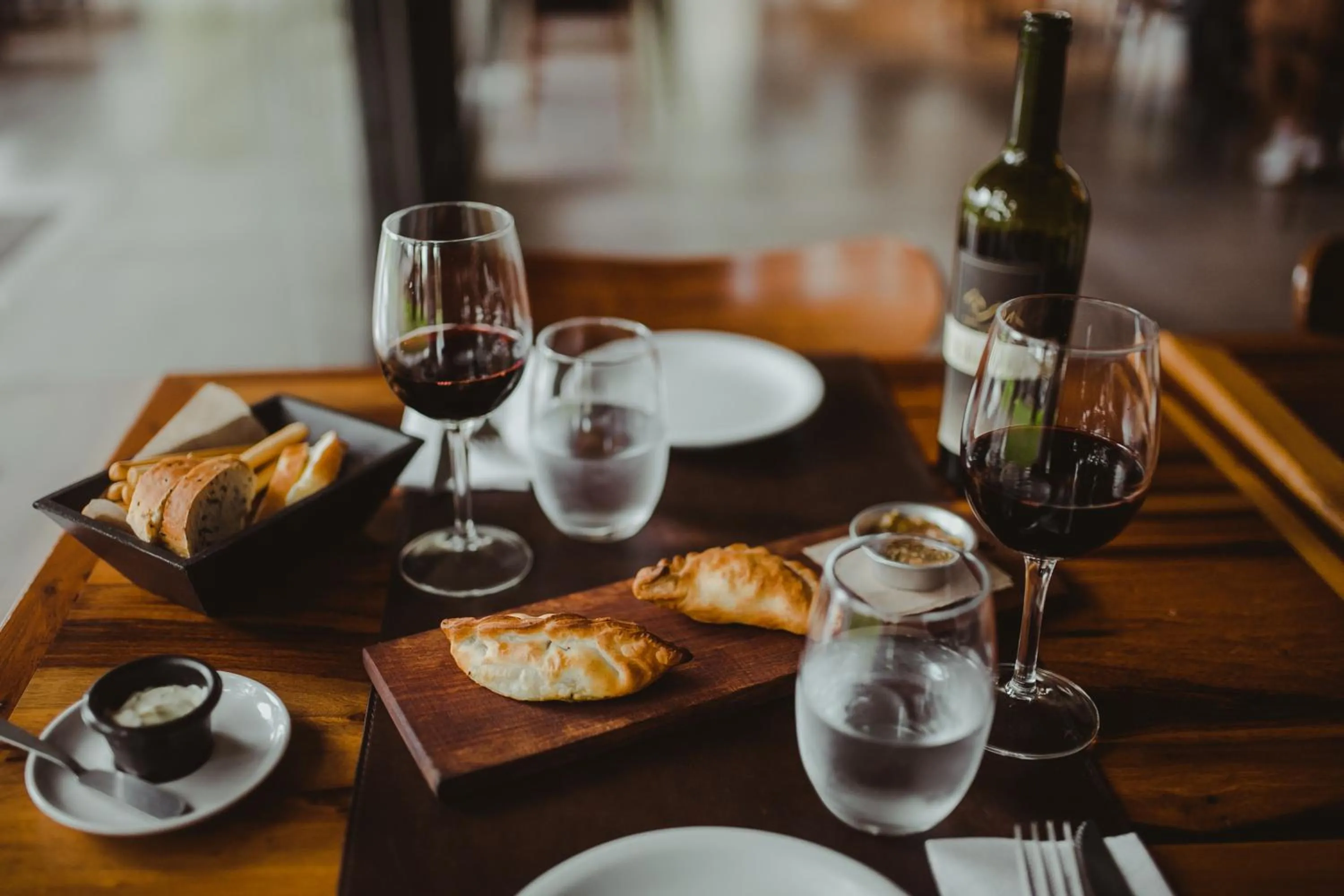 Food and drinks in La Urumpta Hotel, AKEN MIND