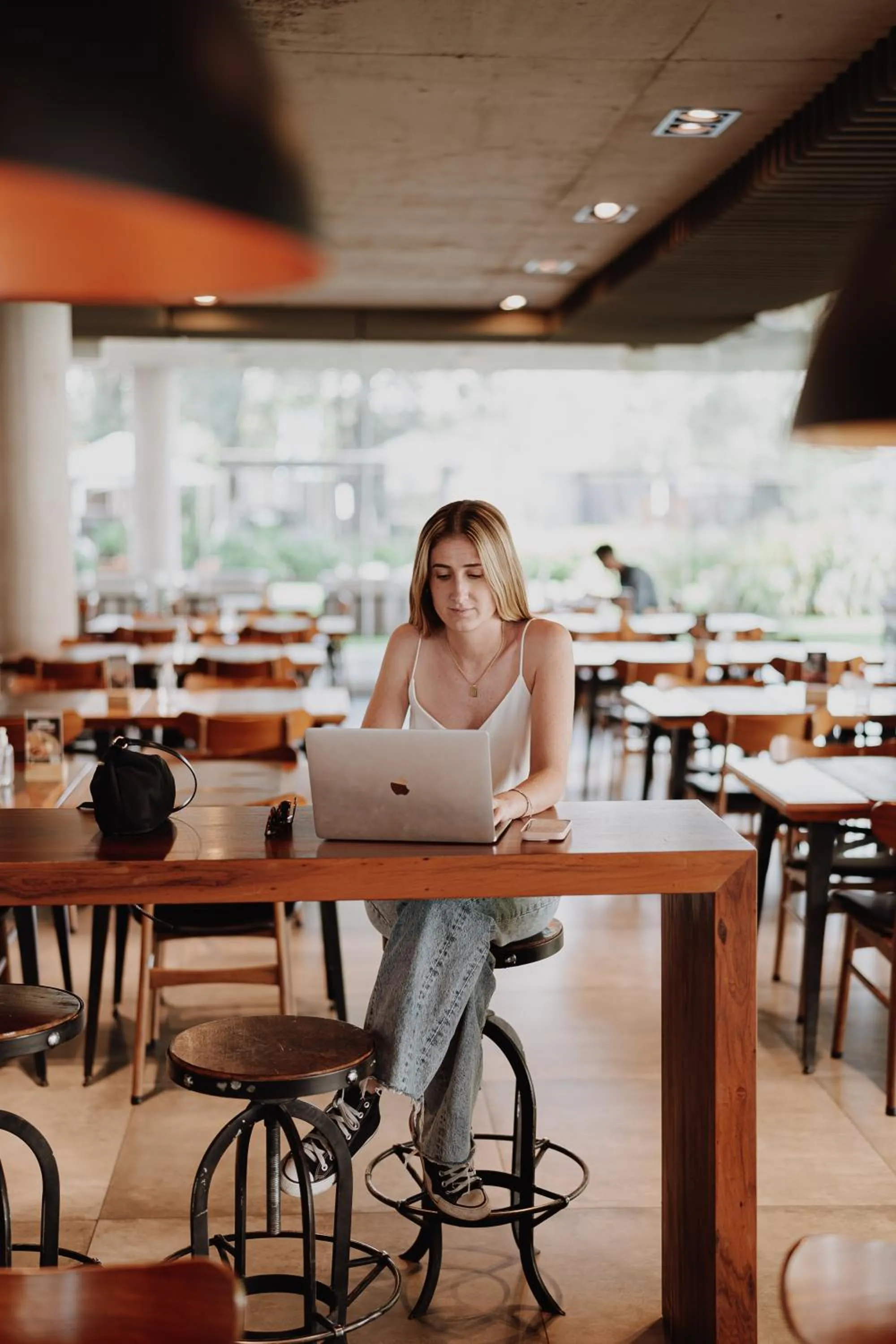 Restaurant/places to eat in La Urumpta Hotel, AKEN MIND