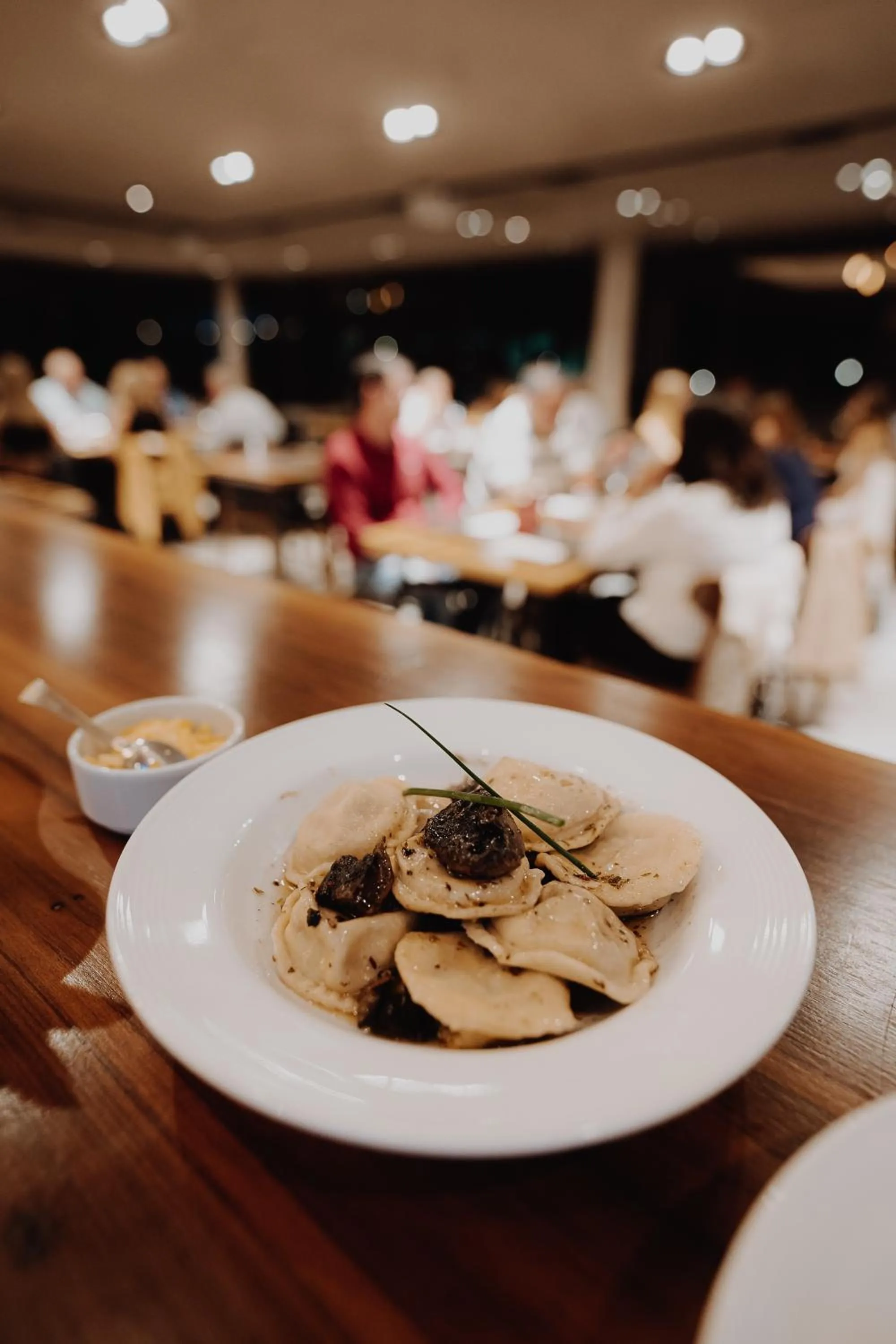 Restaurant/places to eat in La Urumpta Hotel, AKEN MIND