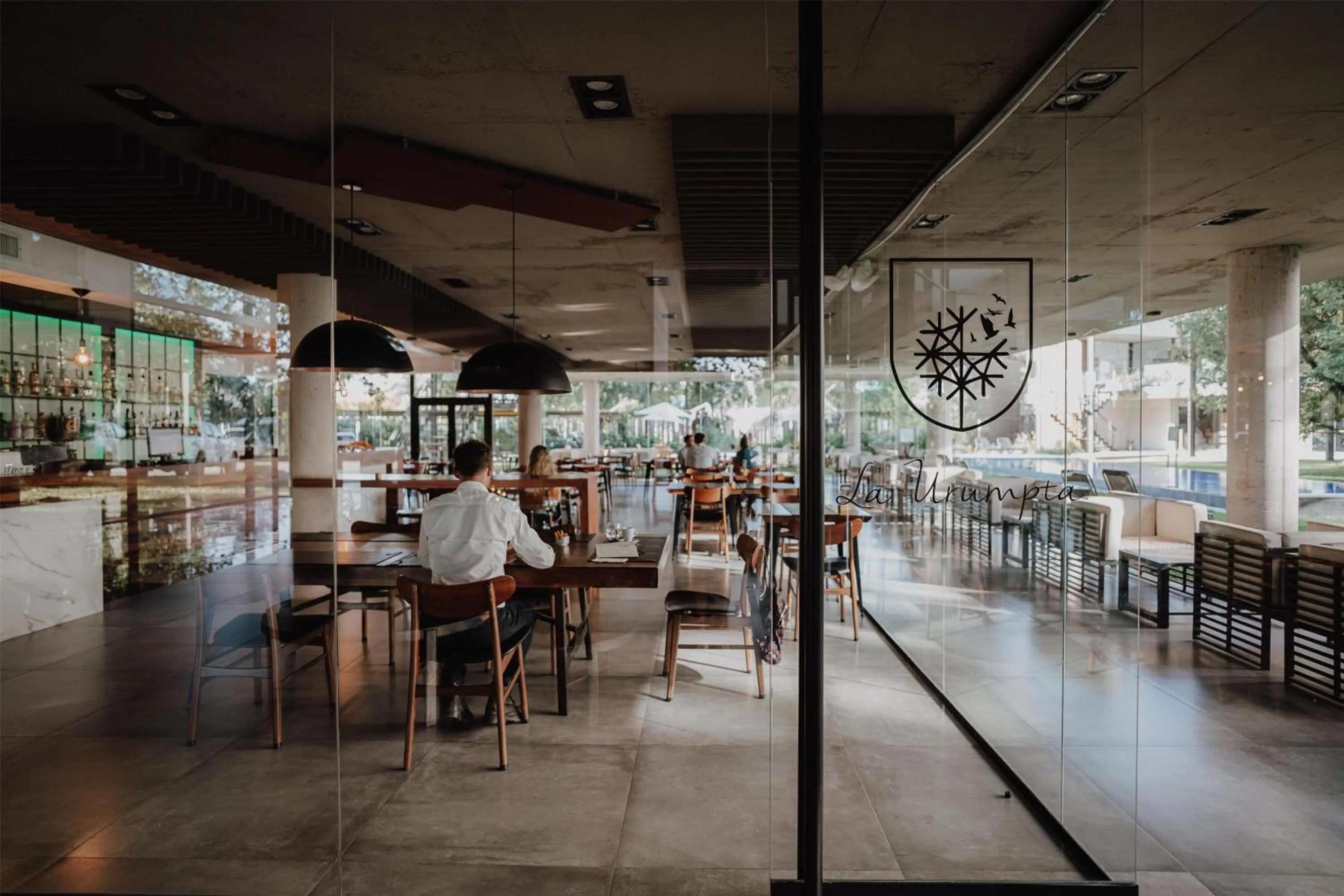 Restaurant/places to eat in La Urumpta Hotel, AKEN MIND