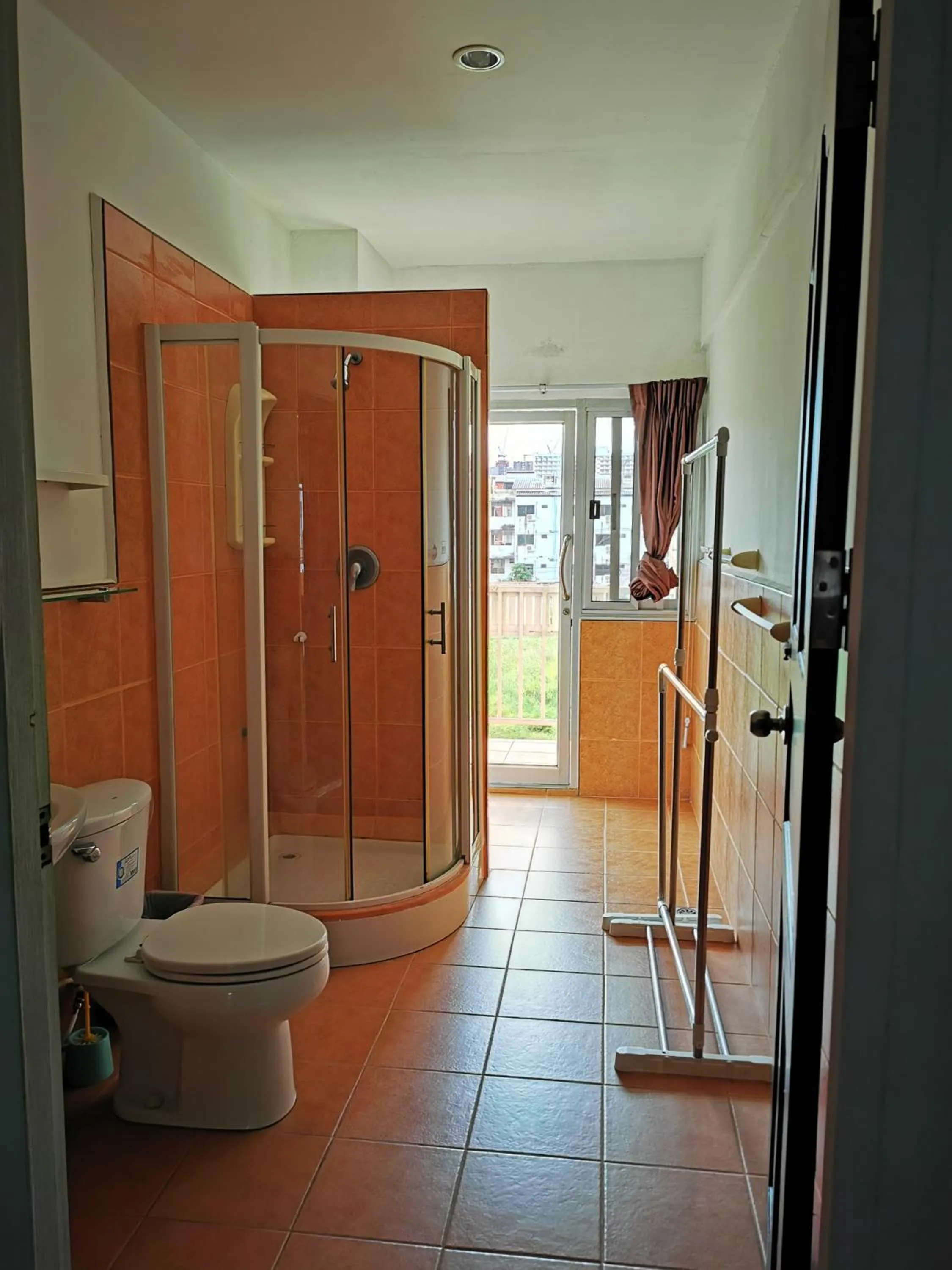 Shower in White House By Sorot ตึกขาวโดยโสรฬ