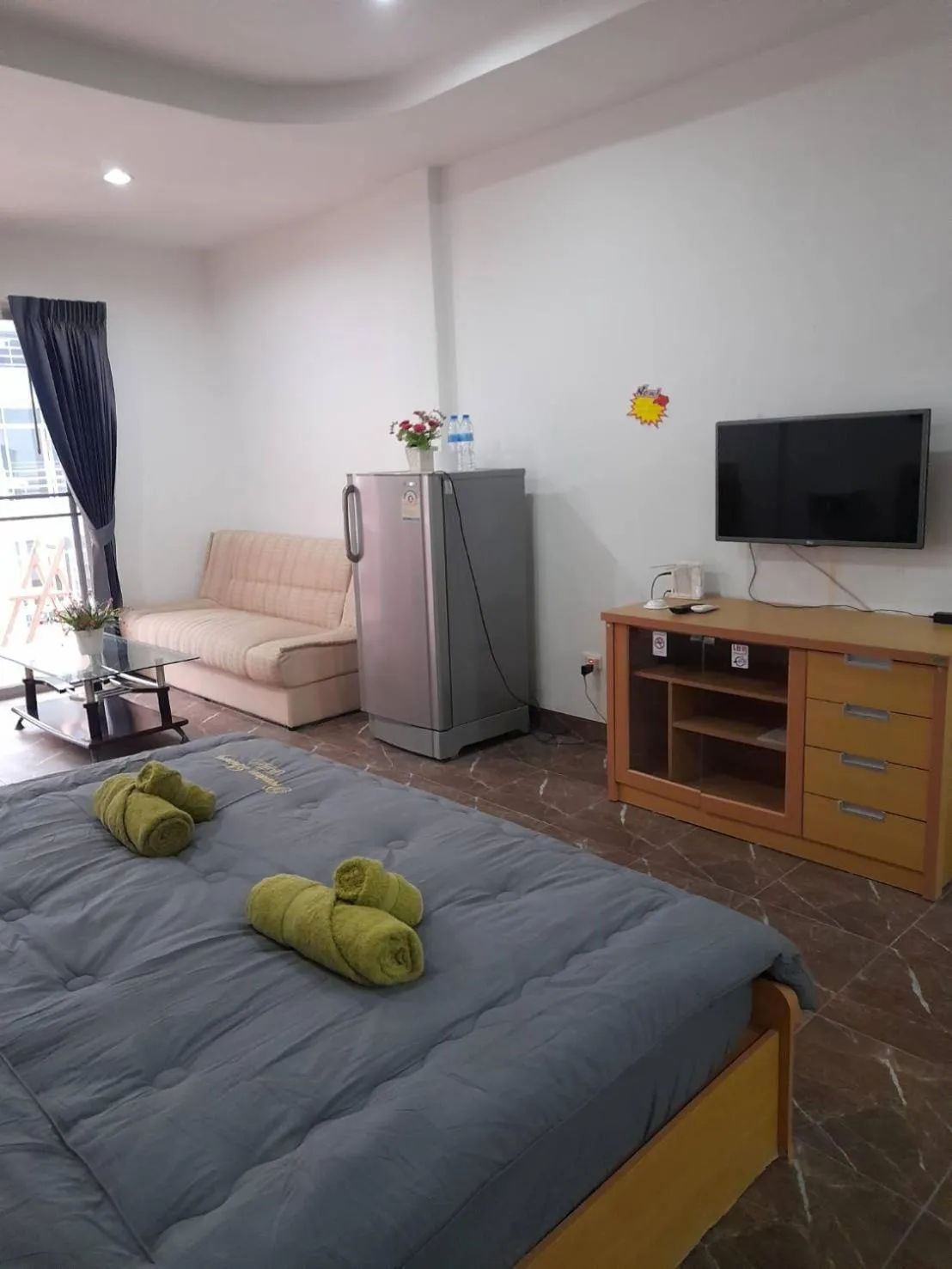 Photo of the whole room in White House By Sorot ตึกขาวโดยโสรฬ