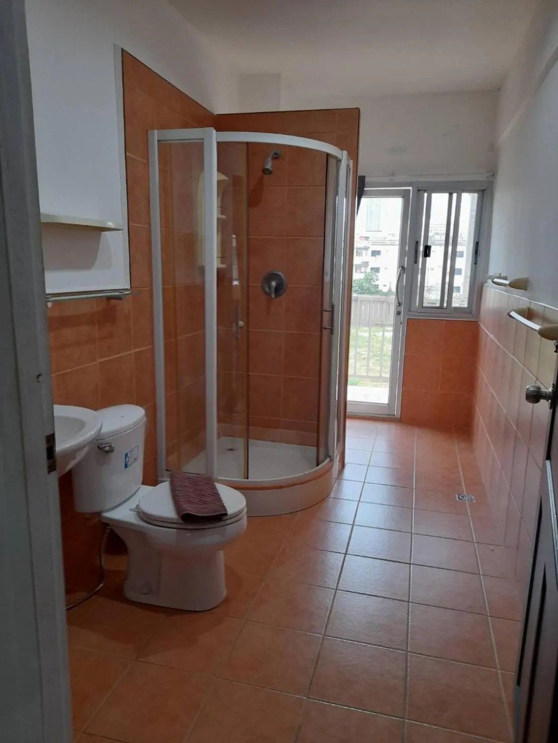 Shower in White House By Sorot ตึกขาวโดยโสรฬ