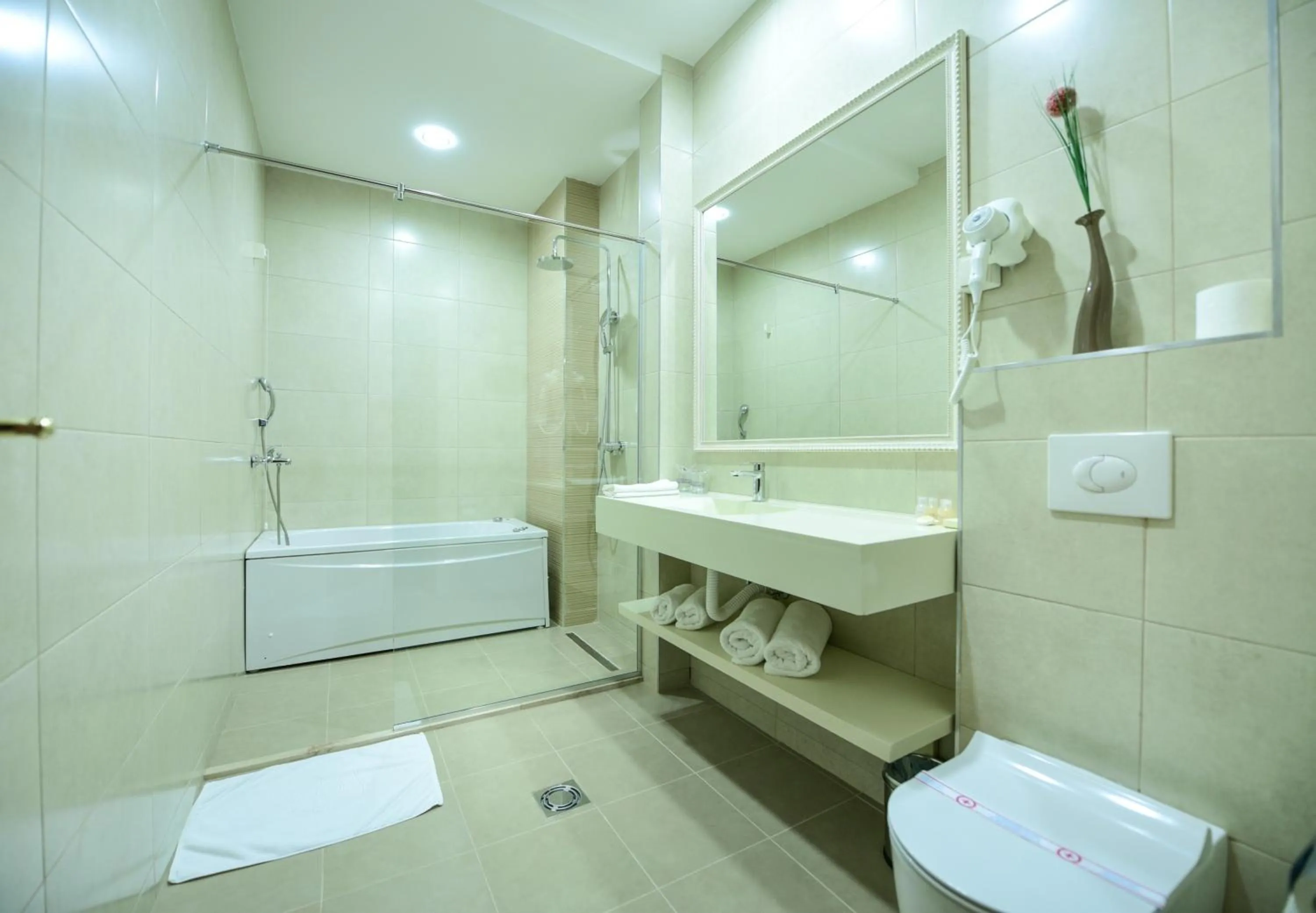 Bathroom in Hotel Lazaro