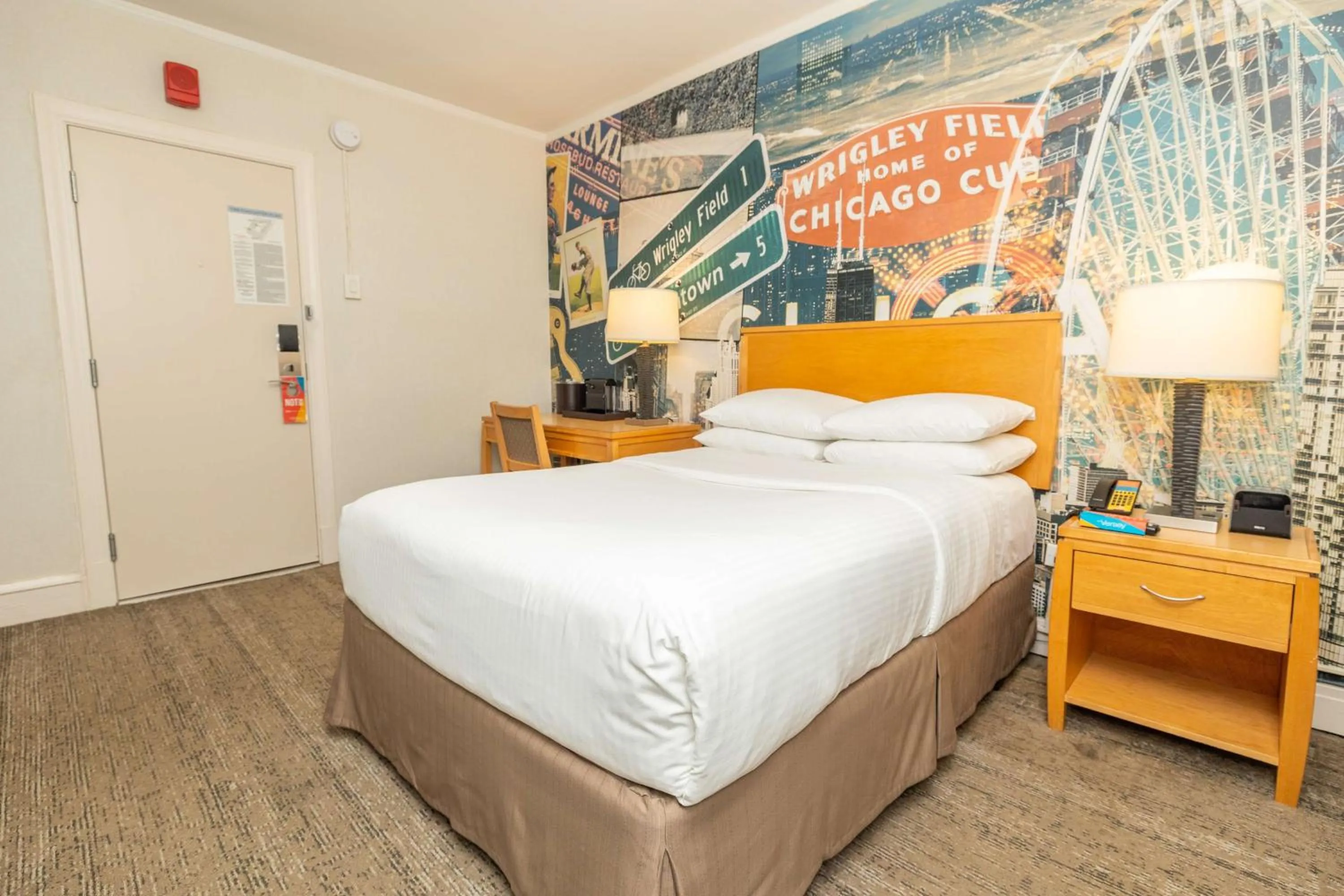 Bed in Hotel Versey Chicago Lincoln Park