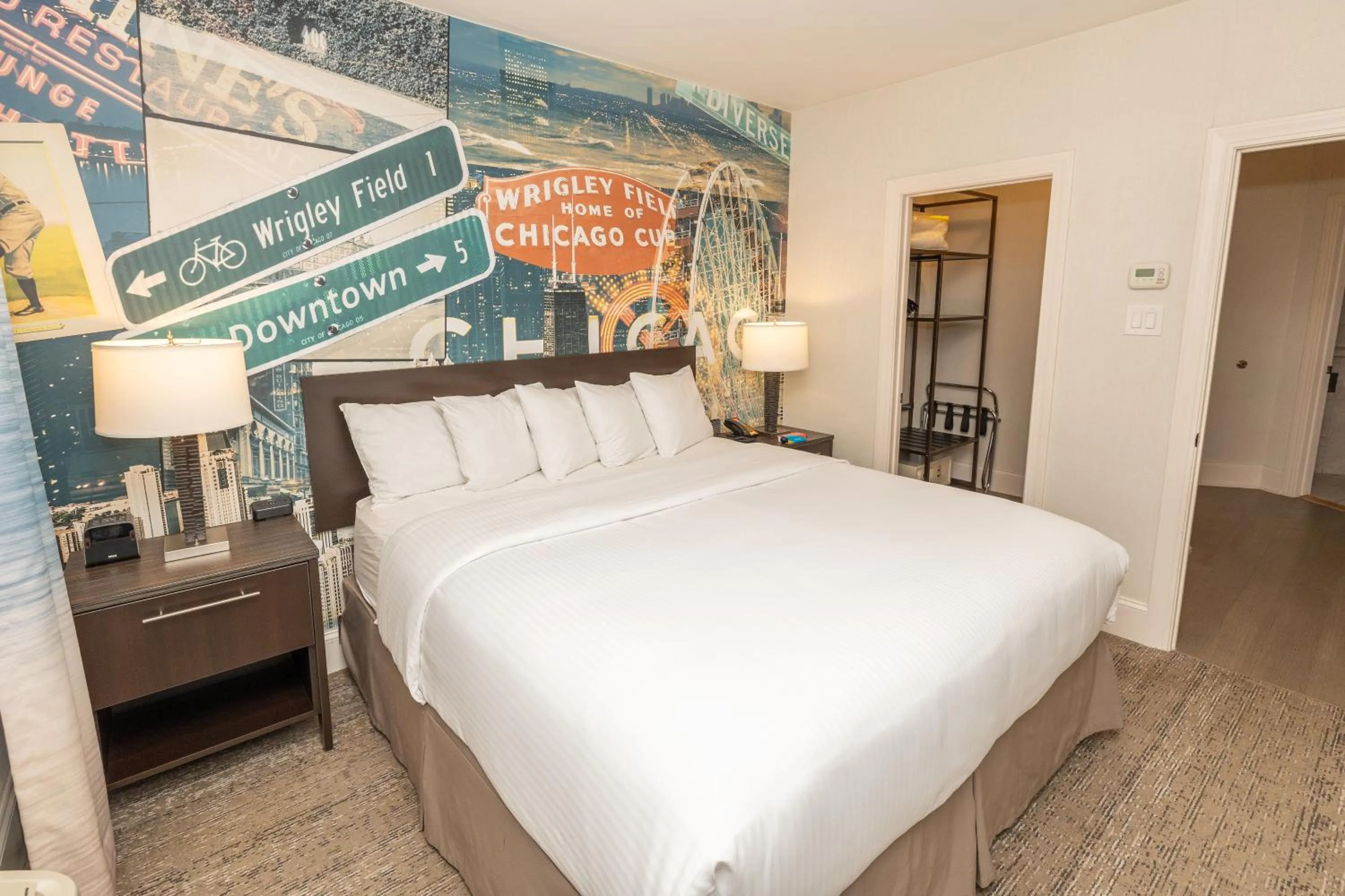 Bed in Hotel Versey Chicago Lincoln Park