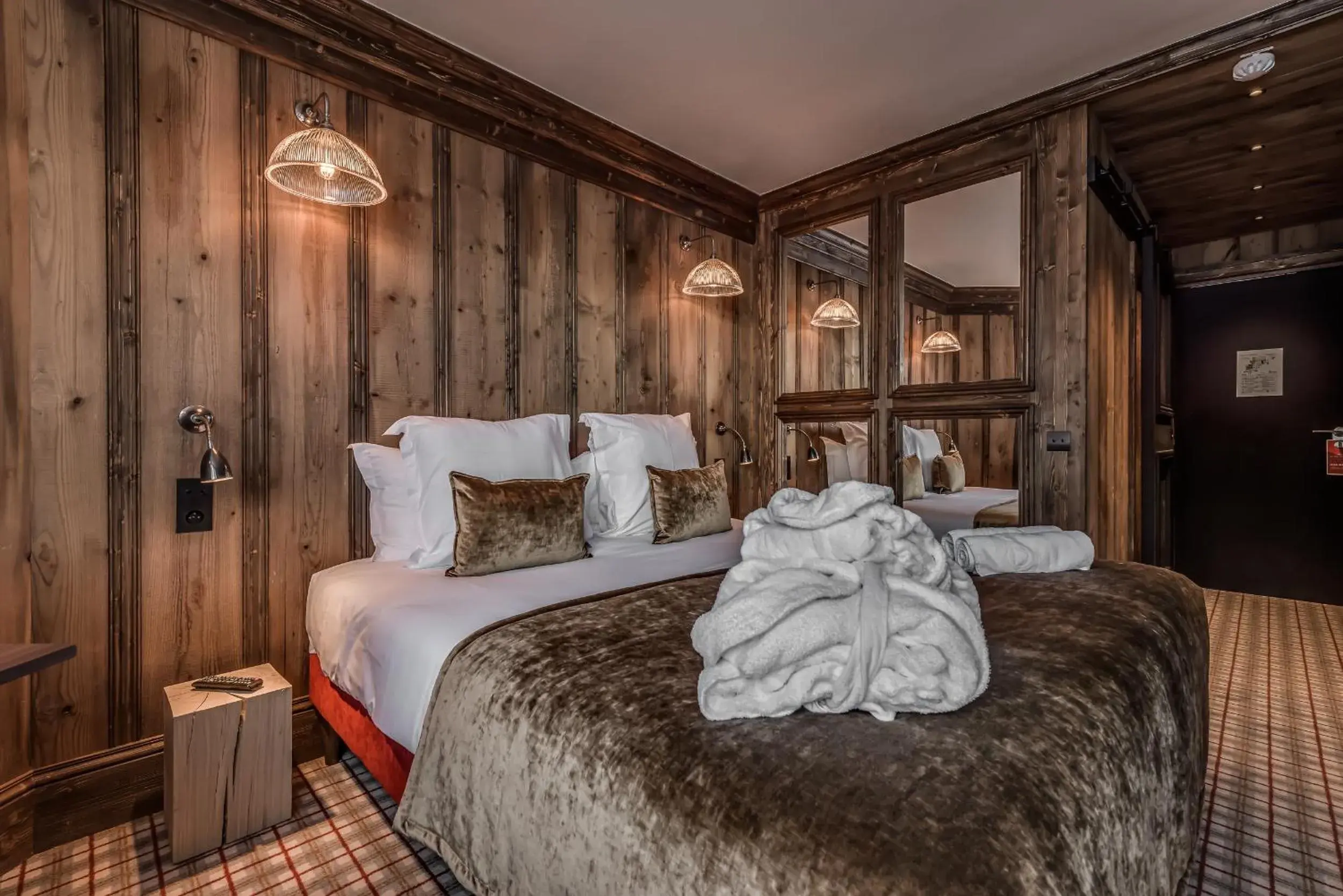 Standard Double Room in HOTEL LE VAL D'ISERE Standard Double Room in HOTEL LE VAL D'ISERE