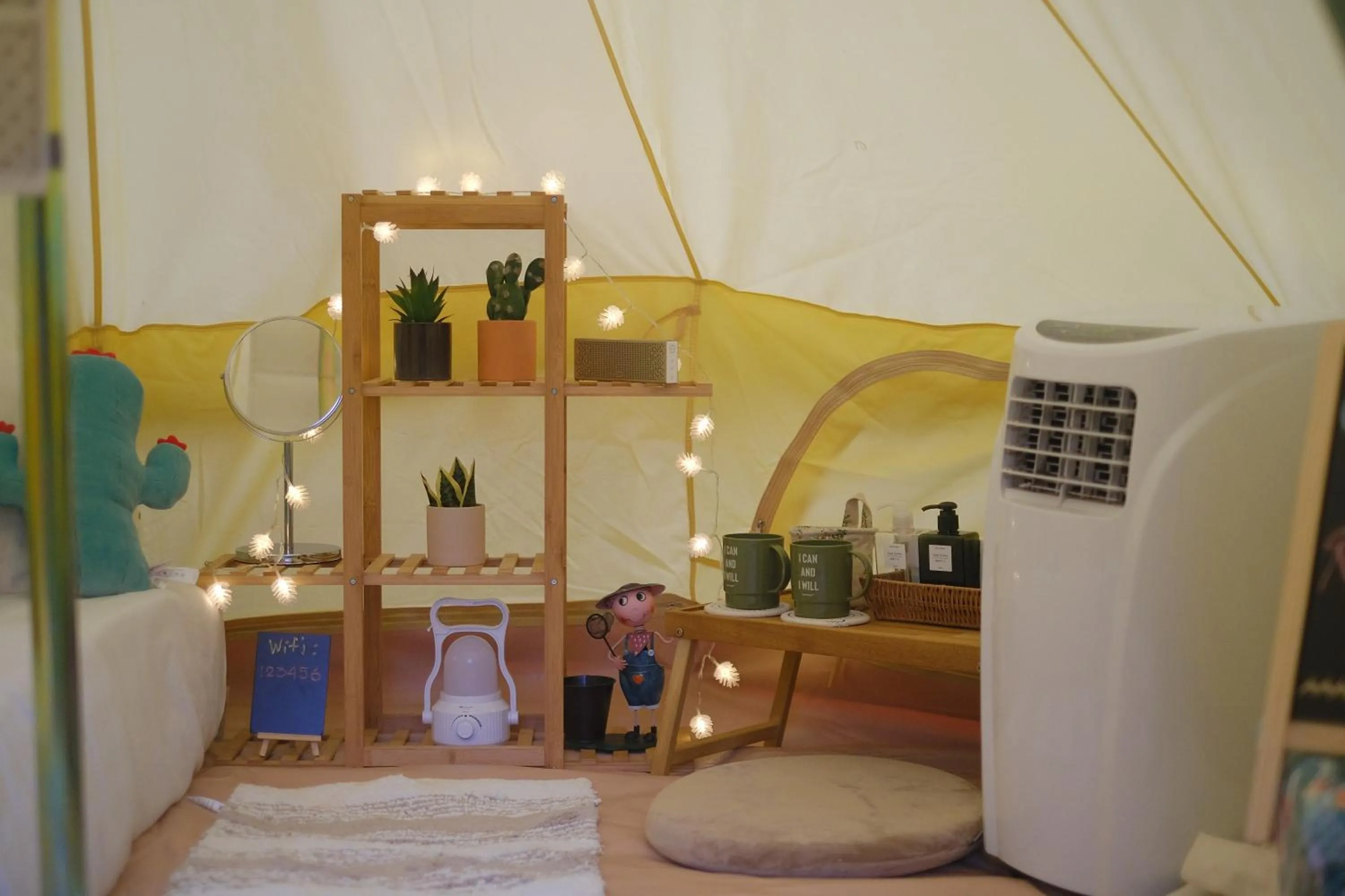 Photo of the whole room in O Little Tent de Koh Chang