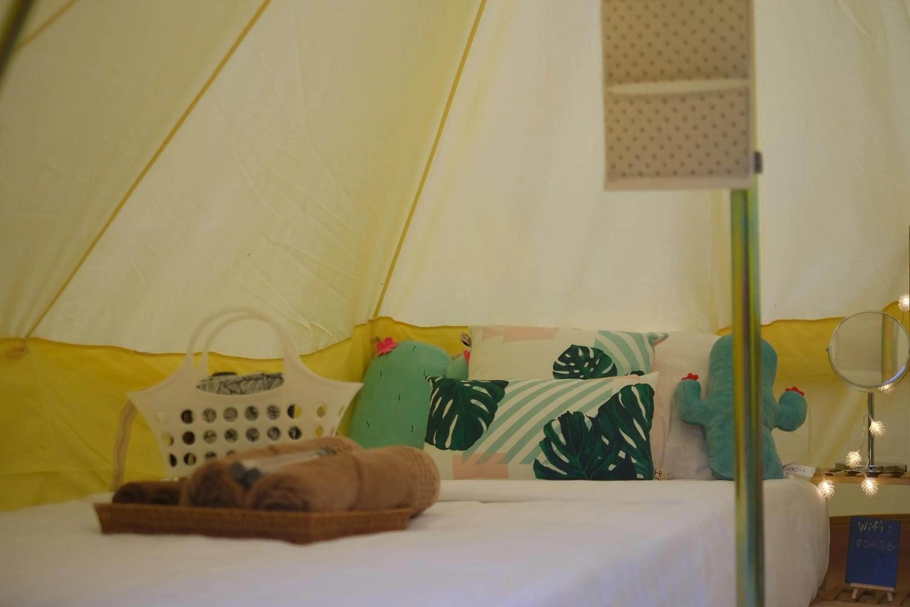 Bed in O Little Tent de Koh Chang