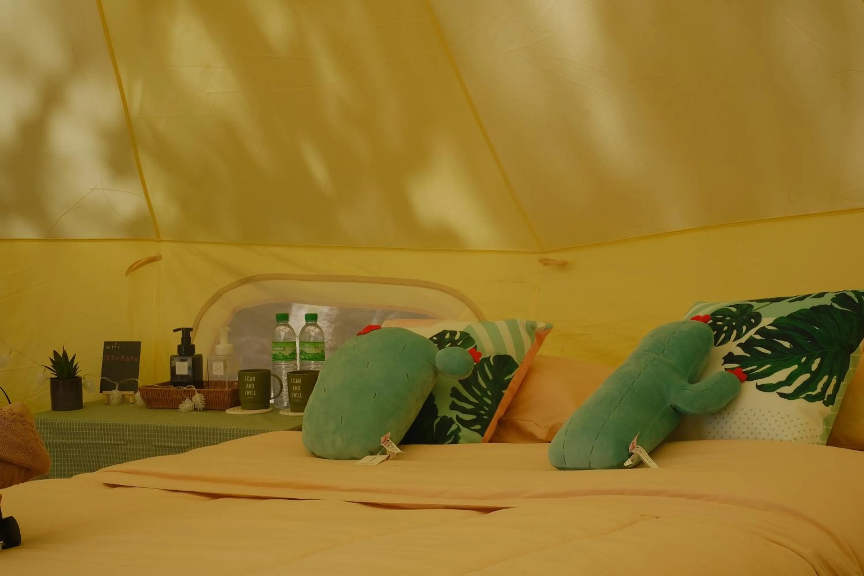 Decorative detail, Bed in O Little Tent de Koh Chang