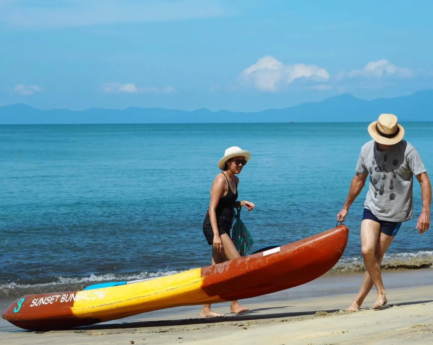 People in O Little Tent de Koh Chang