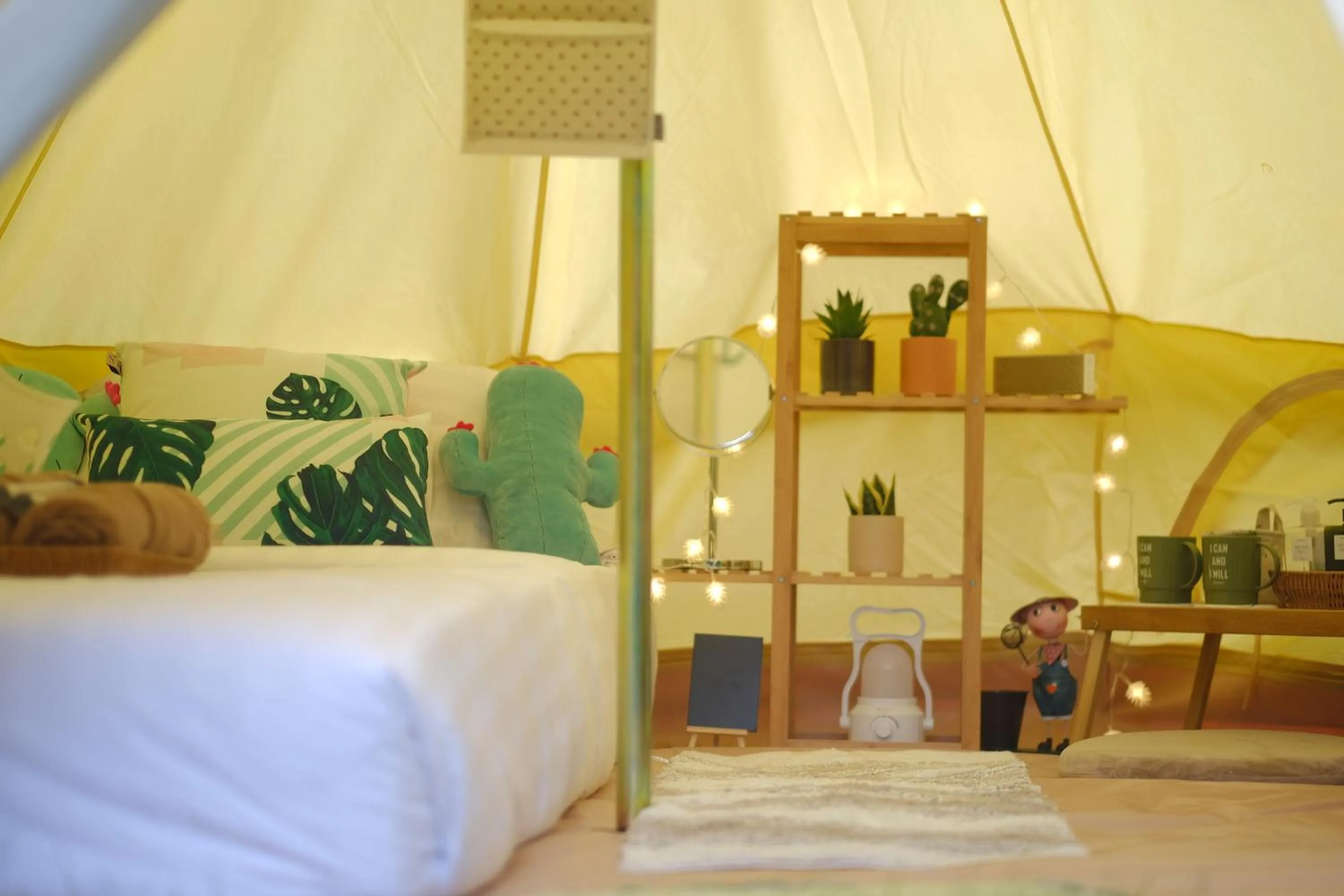 Bedroom, Bed in O Little Tent de Koh Chang