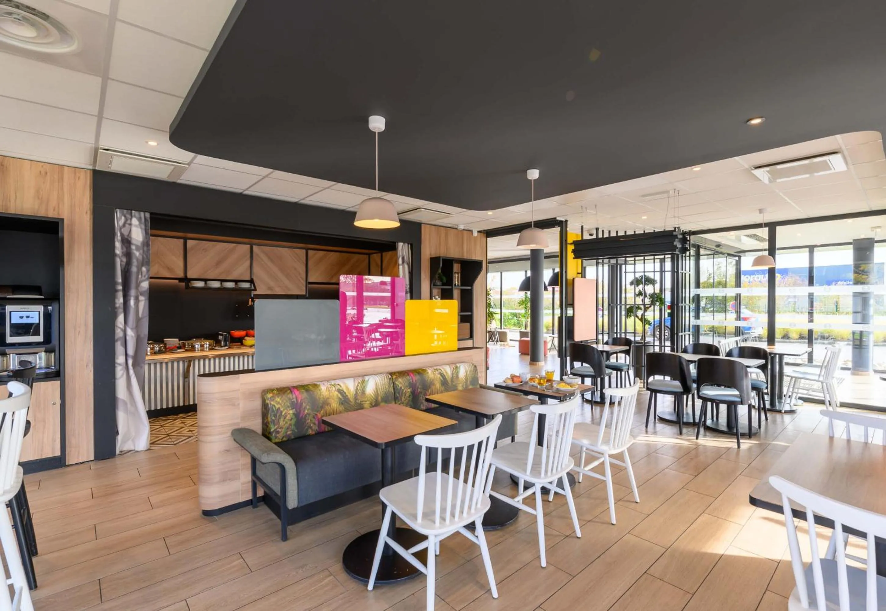 Buffet breakfast in B&B HOTEL Compiègne