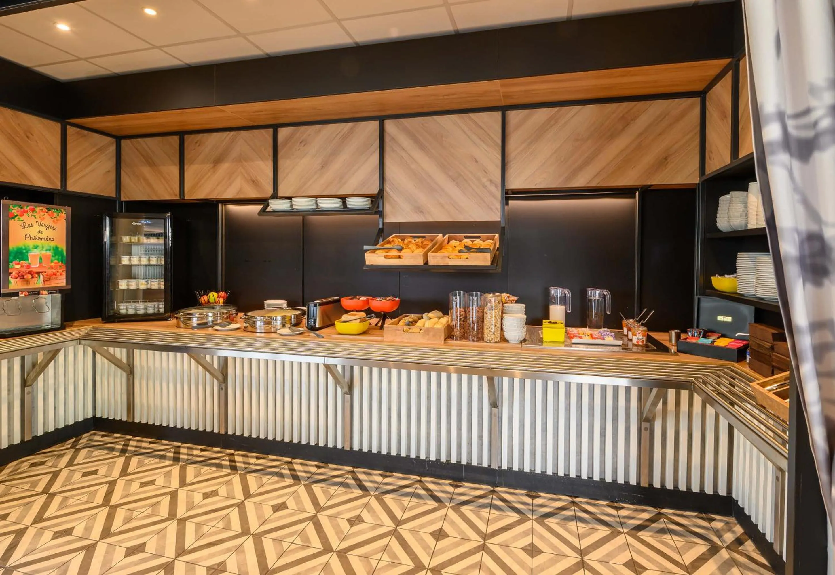 Buffet breakfast in B&B HOTEL Compiègne