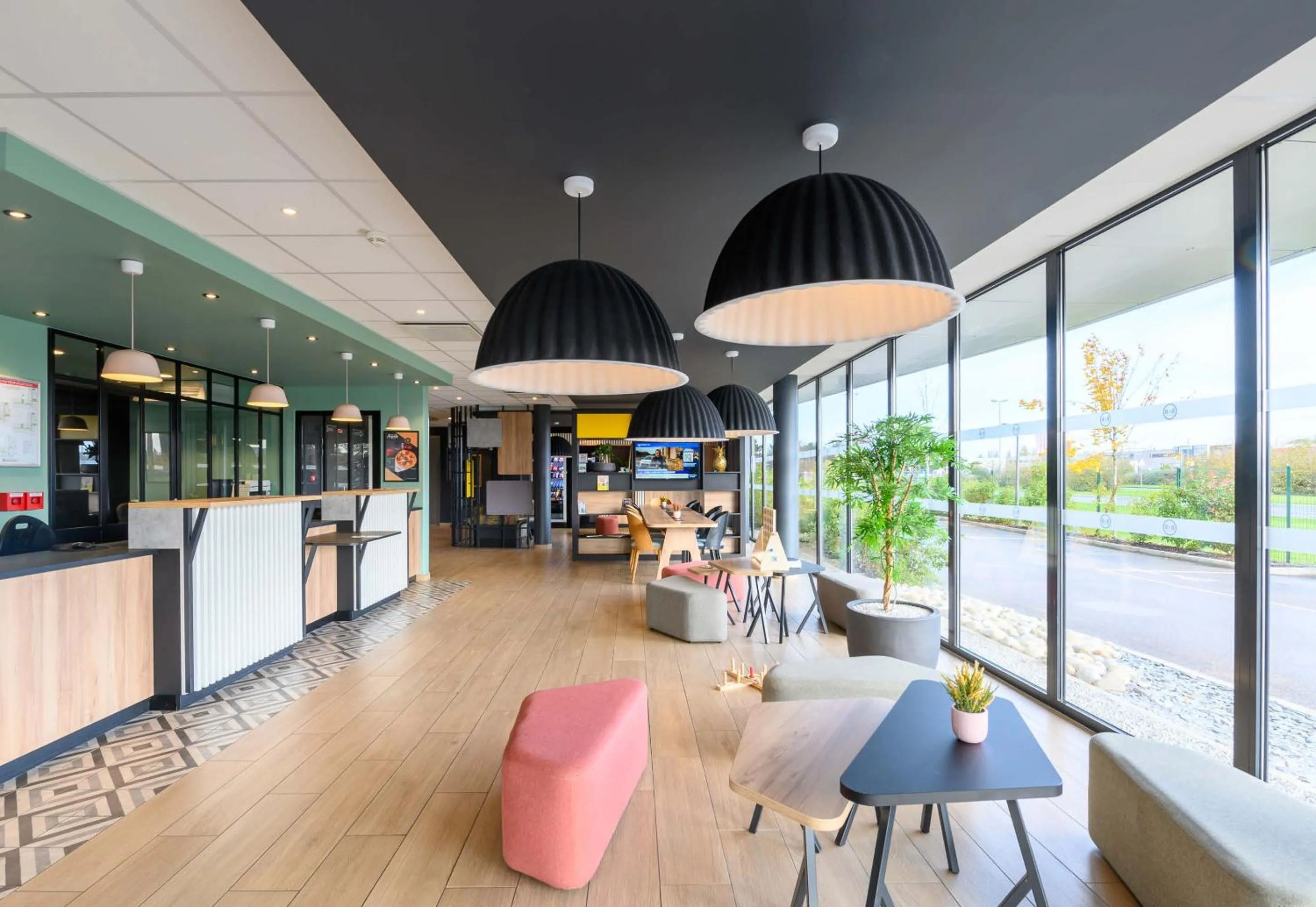 Lobby or reception in B&B HOTEL Compiègne