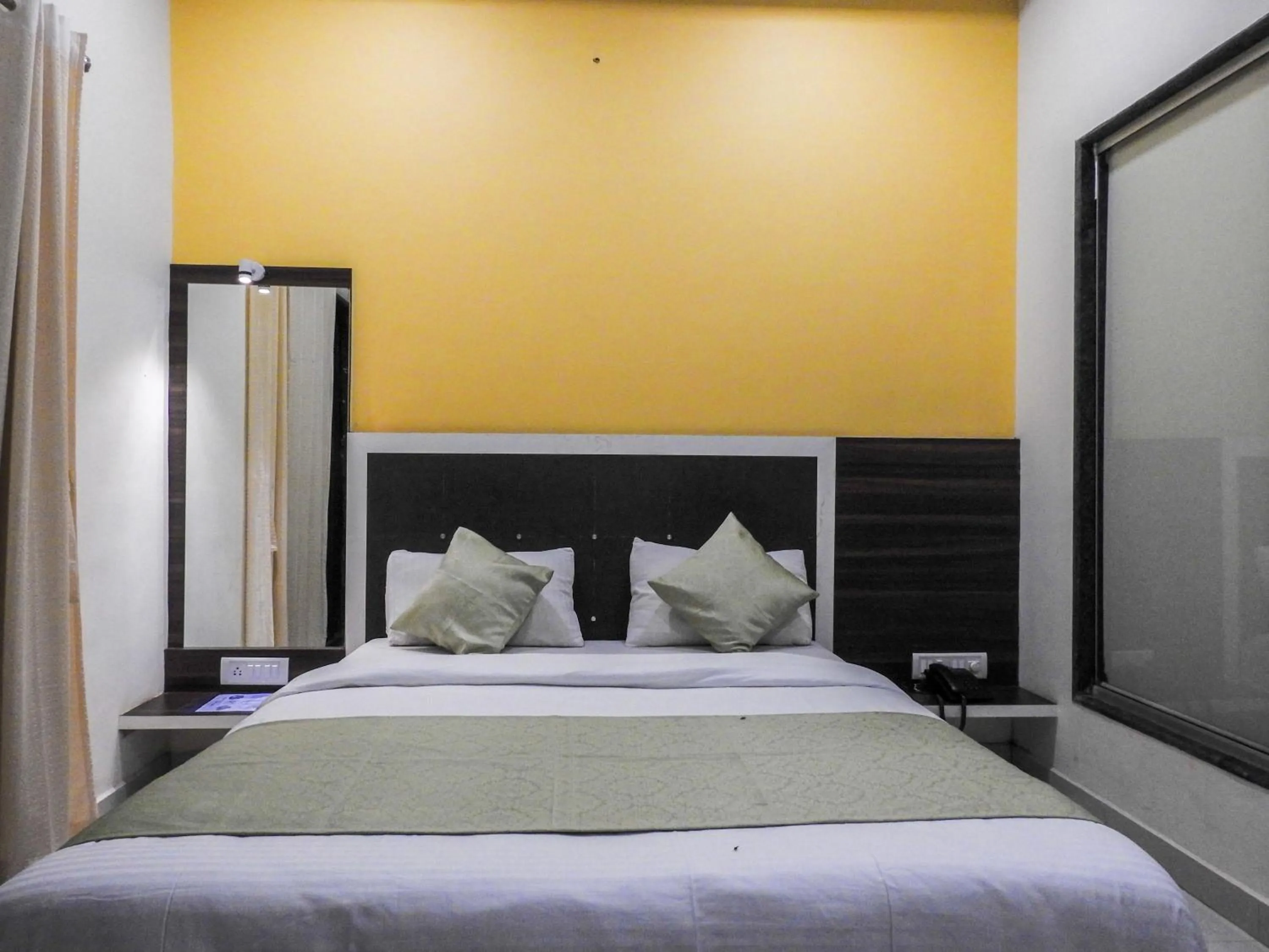 Bedroom, Bed in Evergreen Holidays Mahabaleshwar