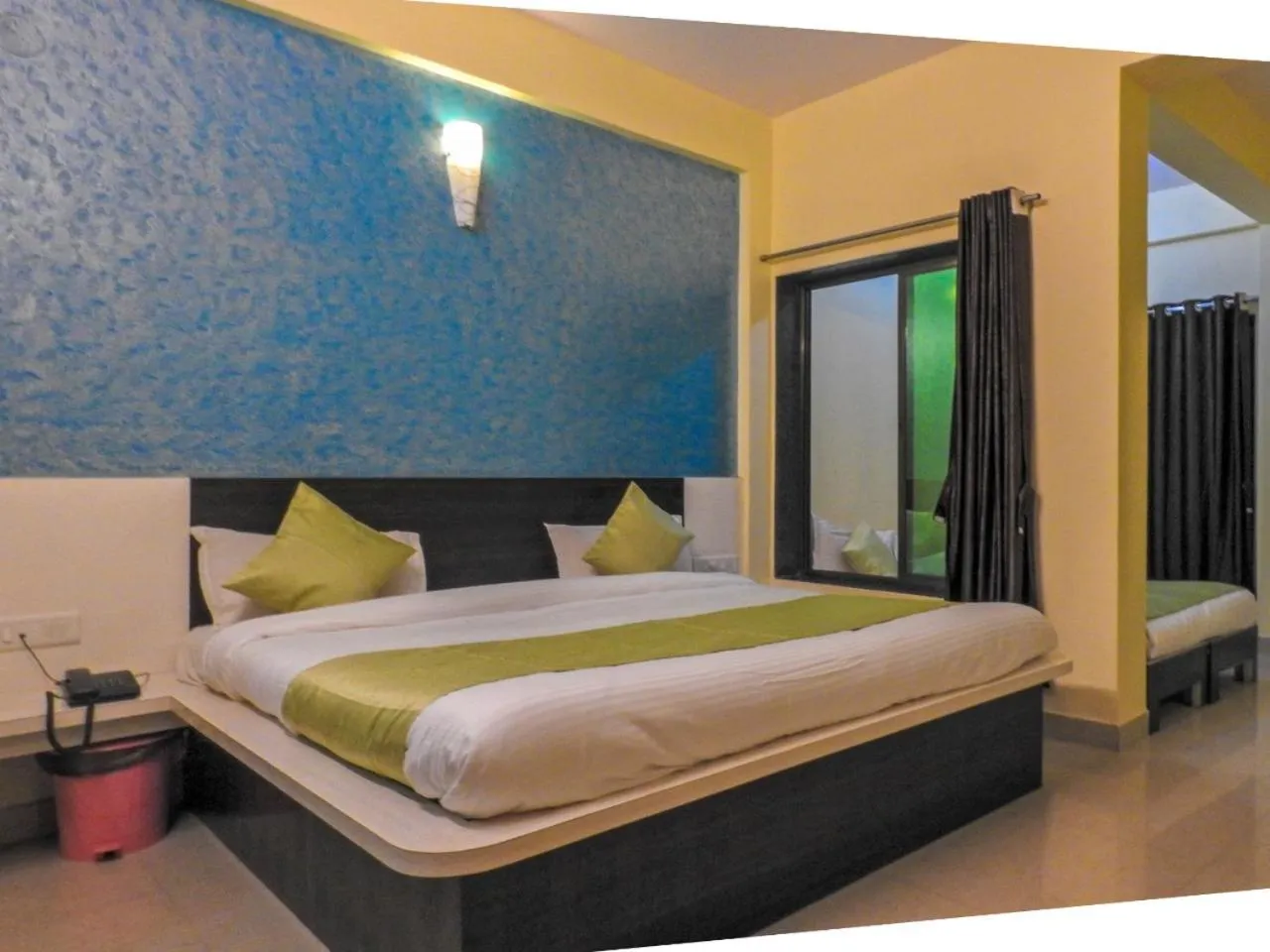 Bedroom, Bed in Evergreen Holidays Mahabaleshwar