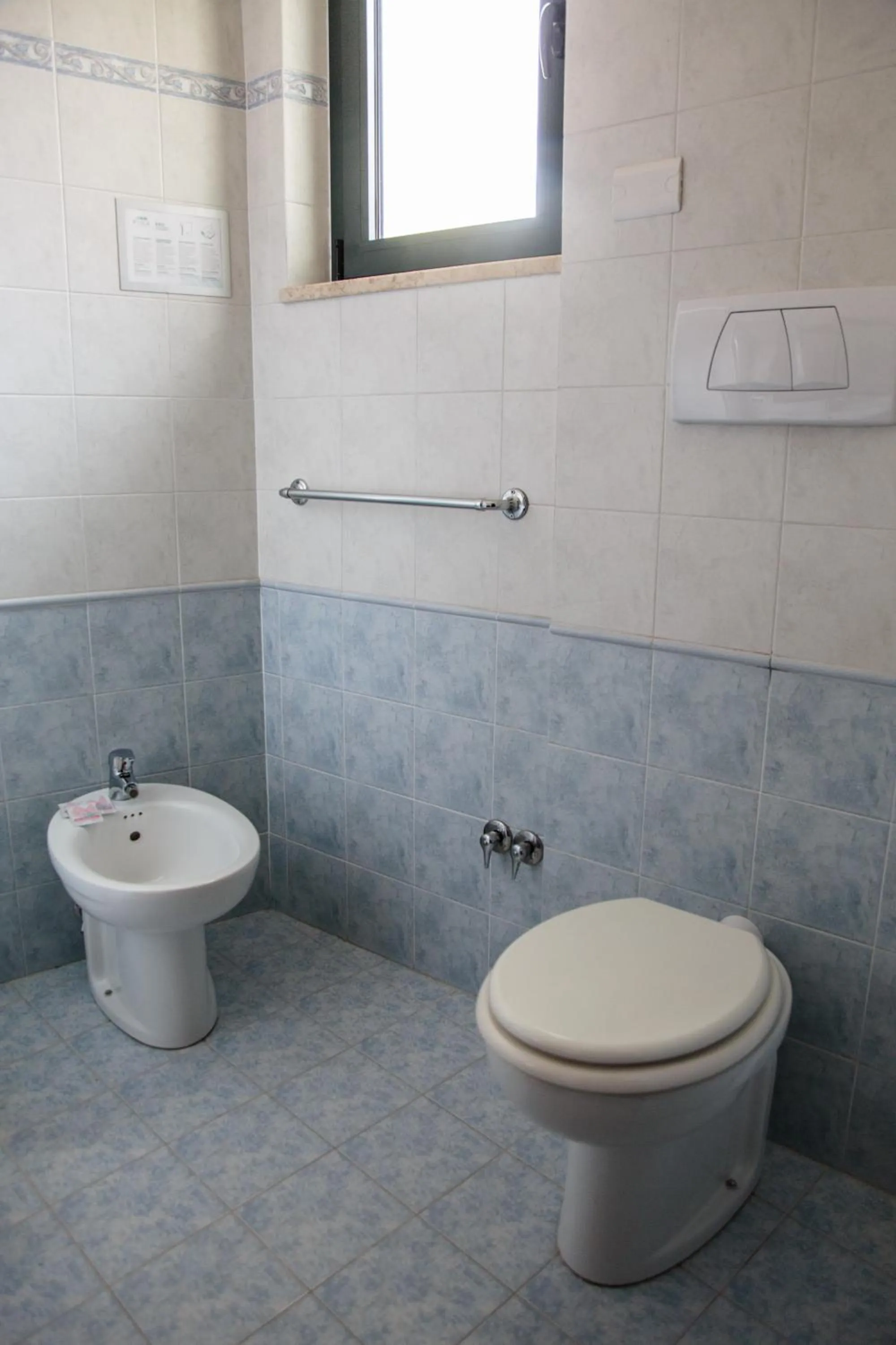 Toilet in Hotel Pina Ristorante