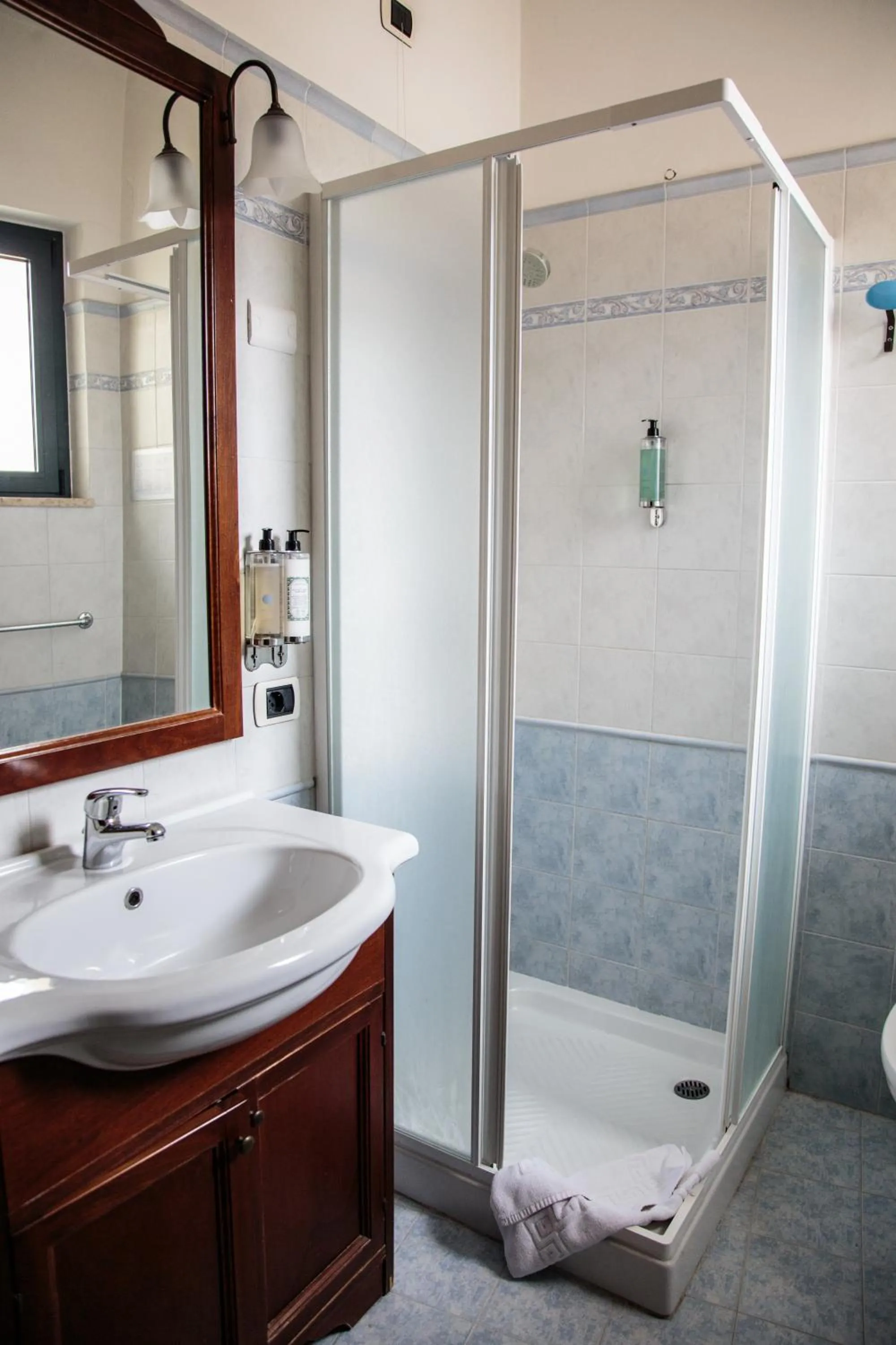 Shower in Hotel Pina Ristorante