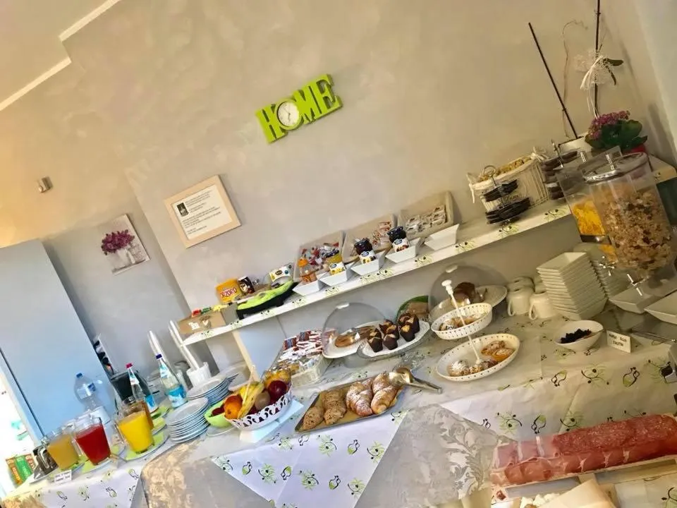 Breakfast in Green Hotel