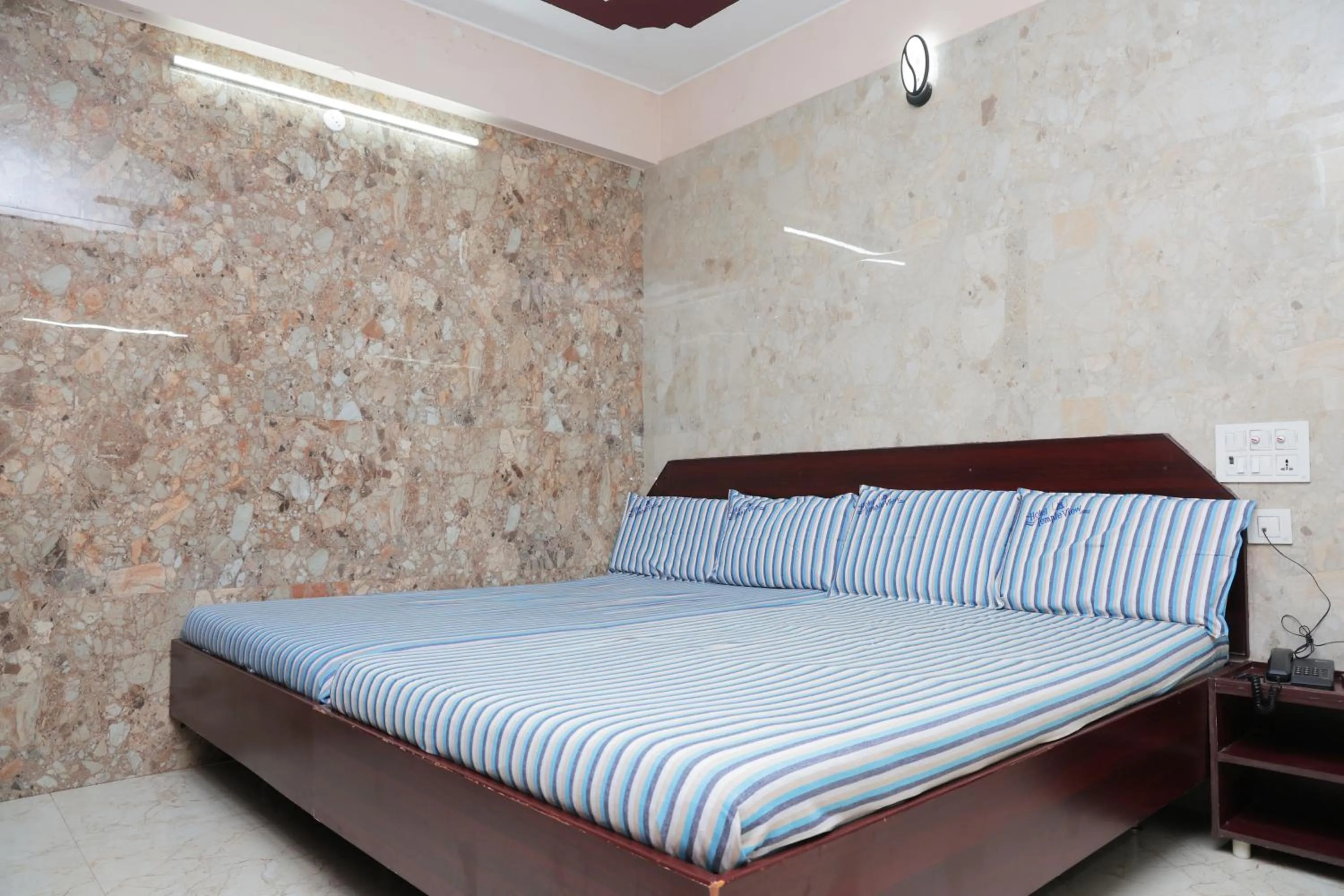 Bed in Hotel Temple View