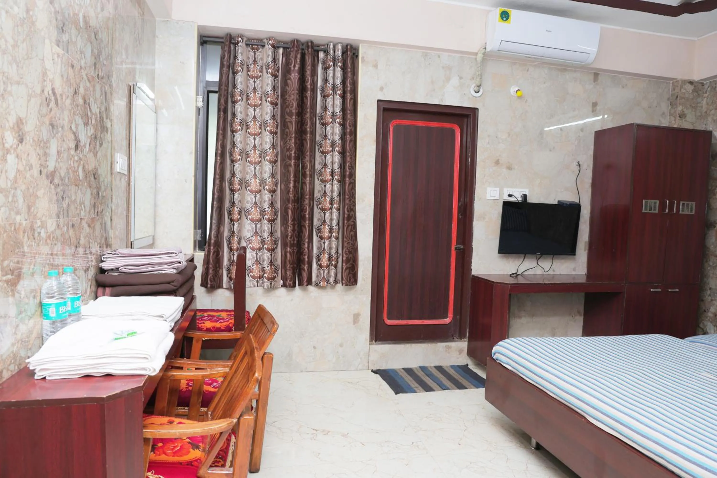 Bed in Hotel Temple View