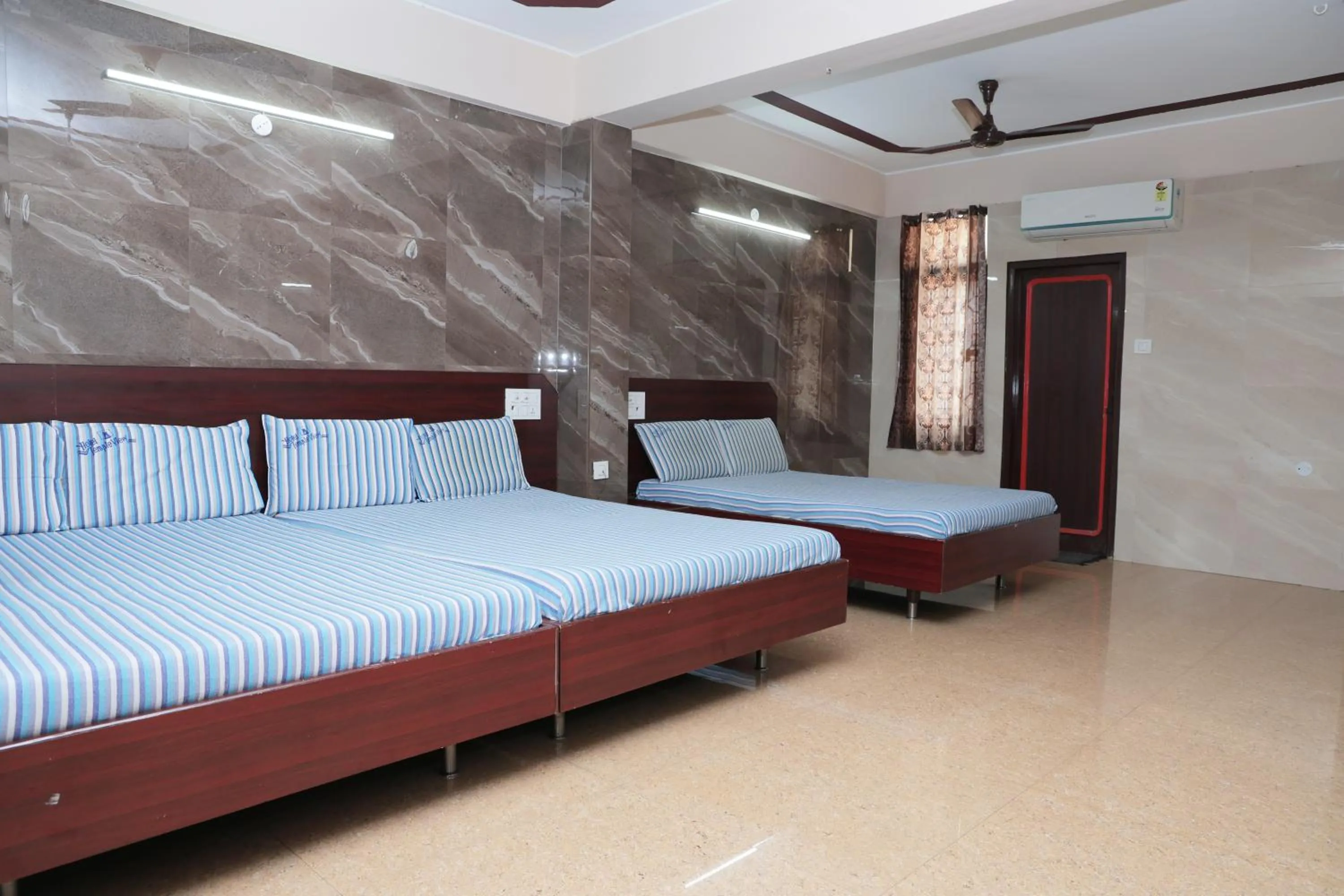 Bed in Hotel Temple View