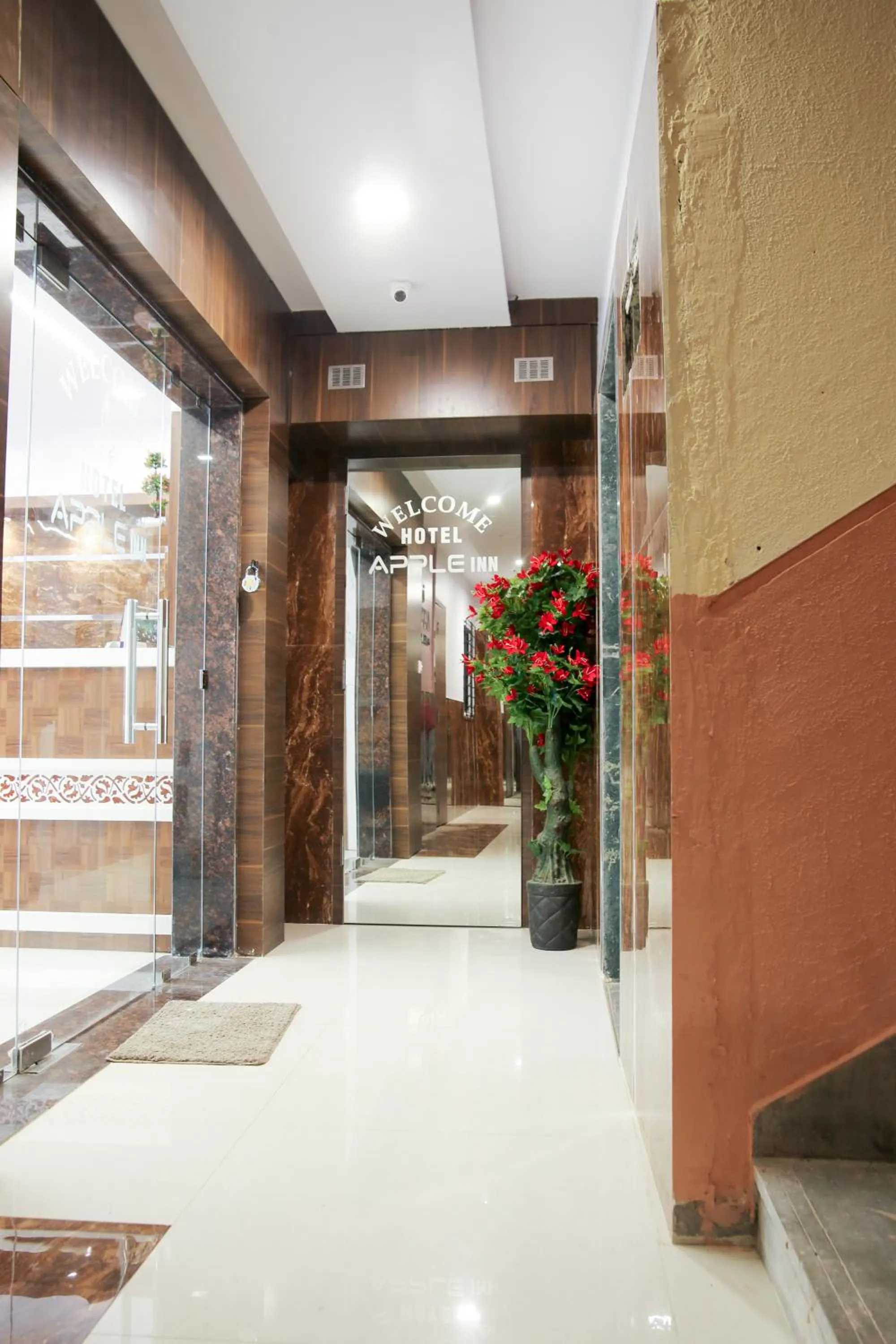 Facade/entrance in Hotel Apple Inn