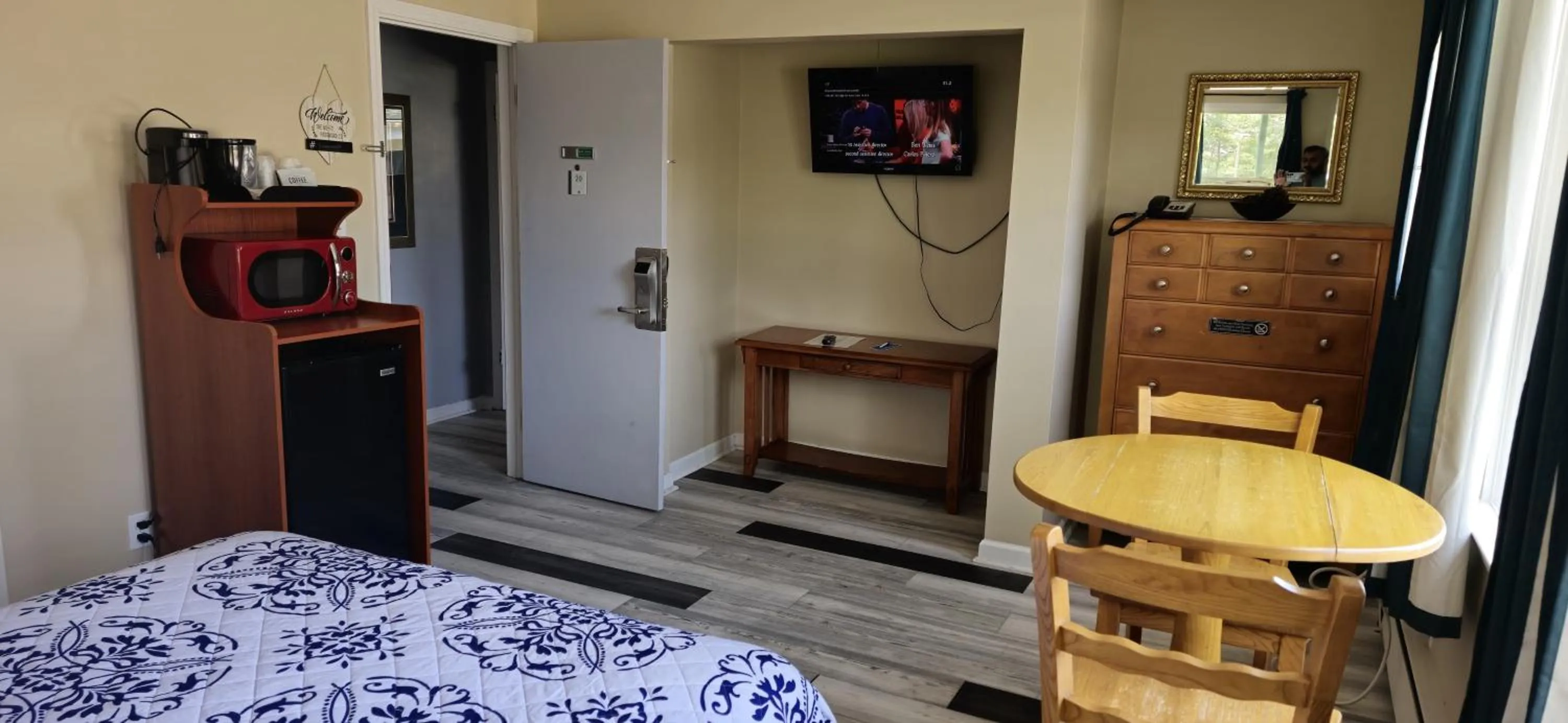 TV and multimedia, Bed in Rodeway Inn Oscoda