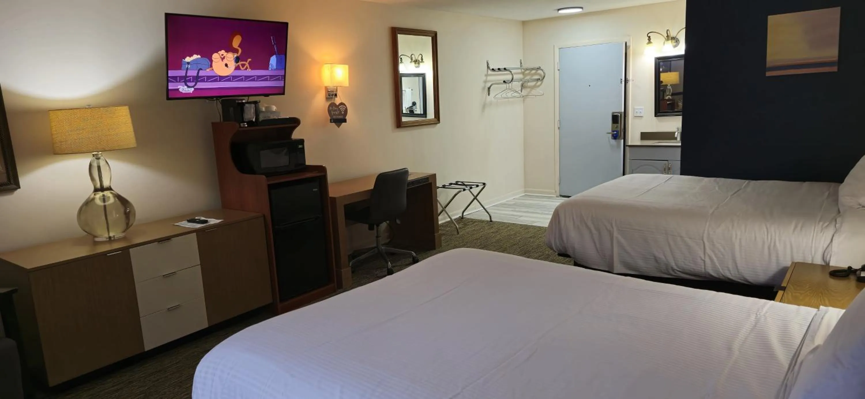 TV and multimedia, Bed in Rodeway Inn Oscoda